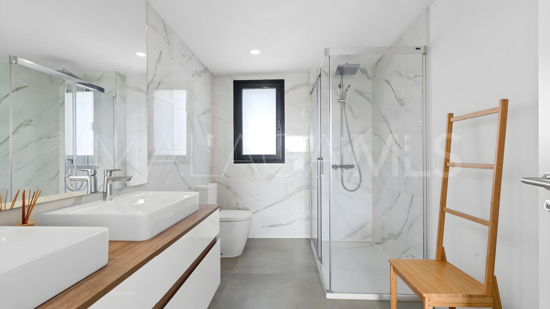 Takvåning for sale in Oasis325