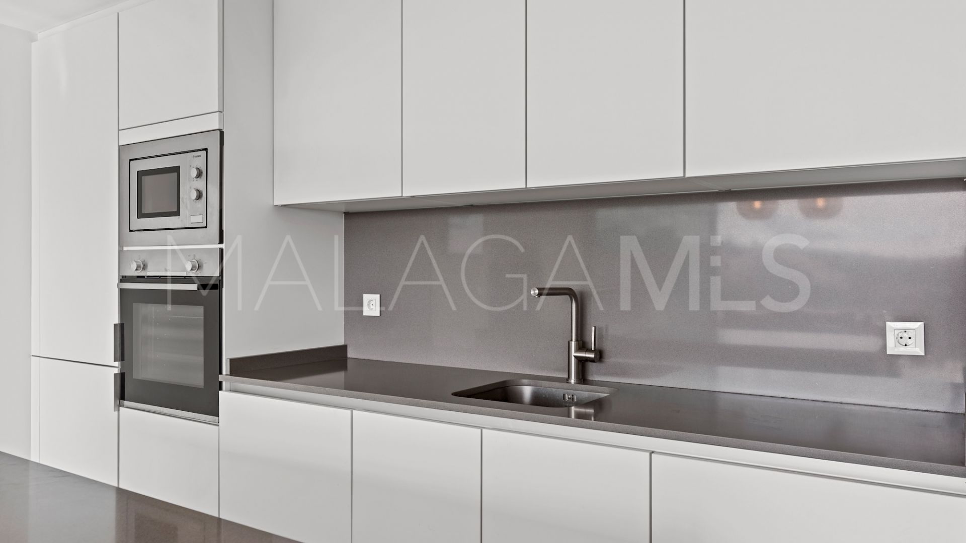 Takvåning for sale in Oasis325