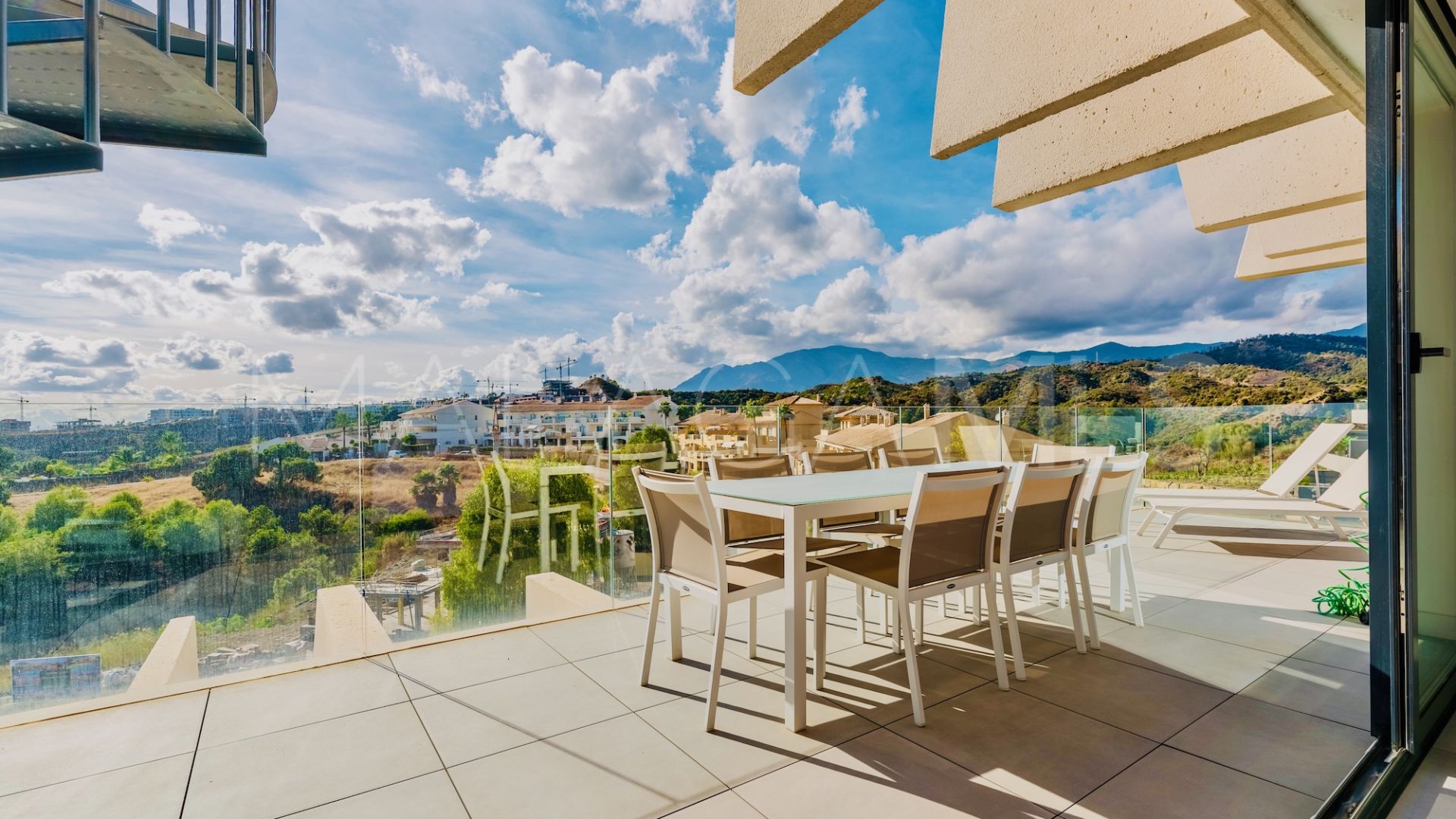 Takvåning for sale in Oasis325