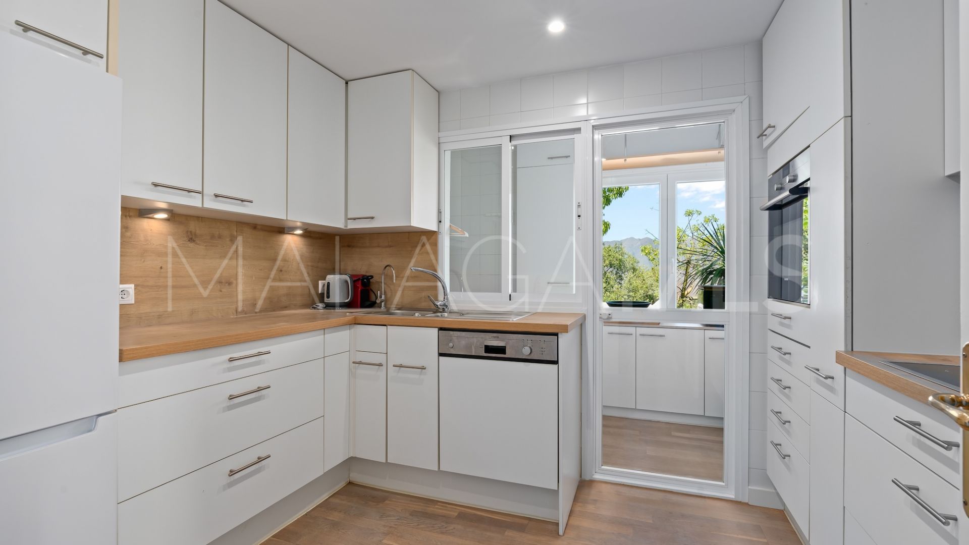 2 bedrooms La Mairena apartment for sale