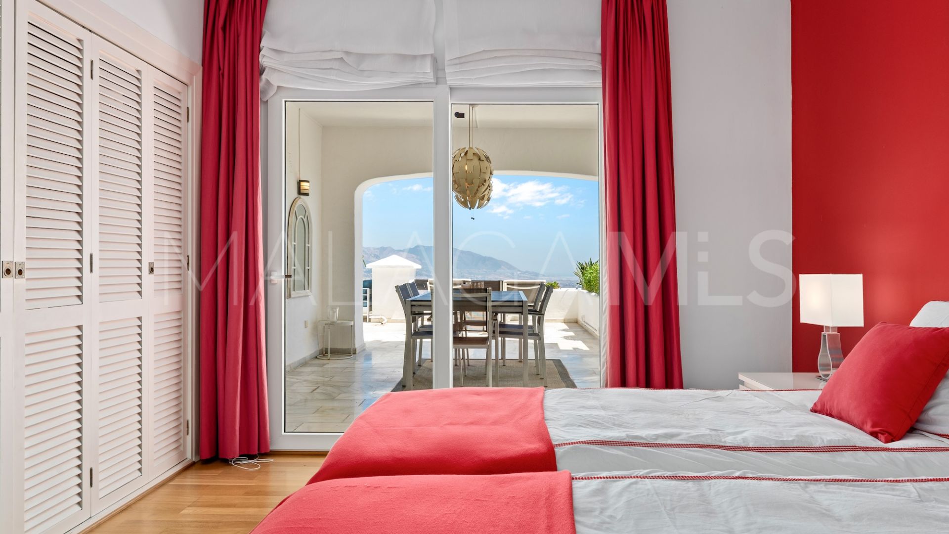 2 bedrooms La Mairena apartment for sale