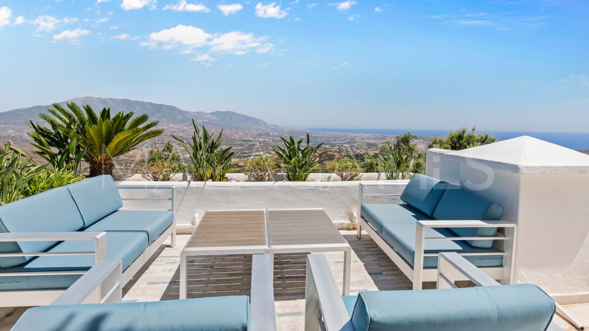 2 bedrooms La Mairena apartment for sale