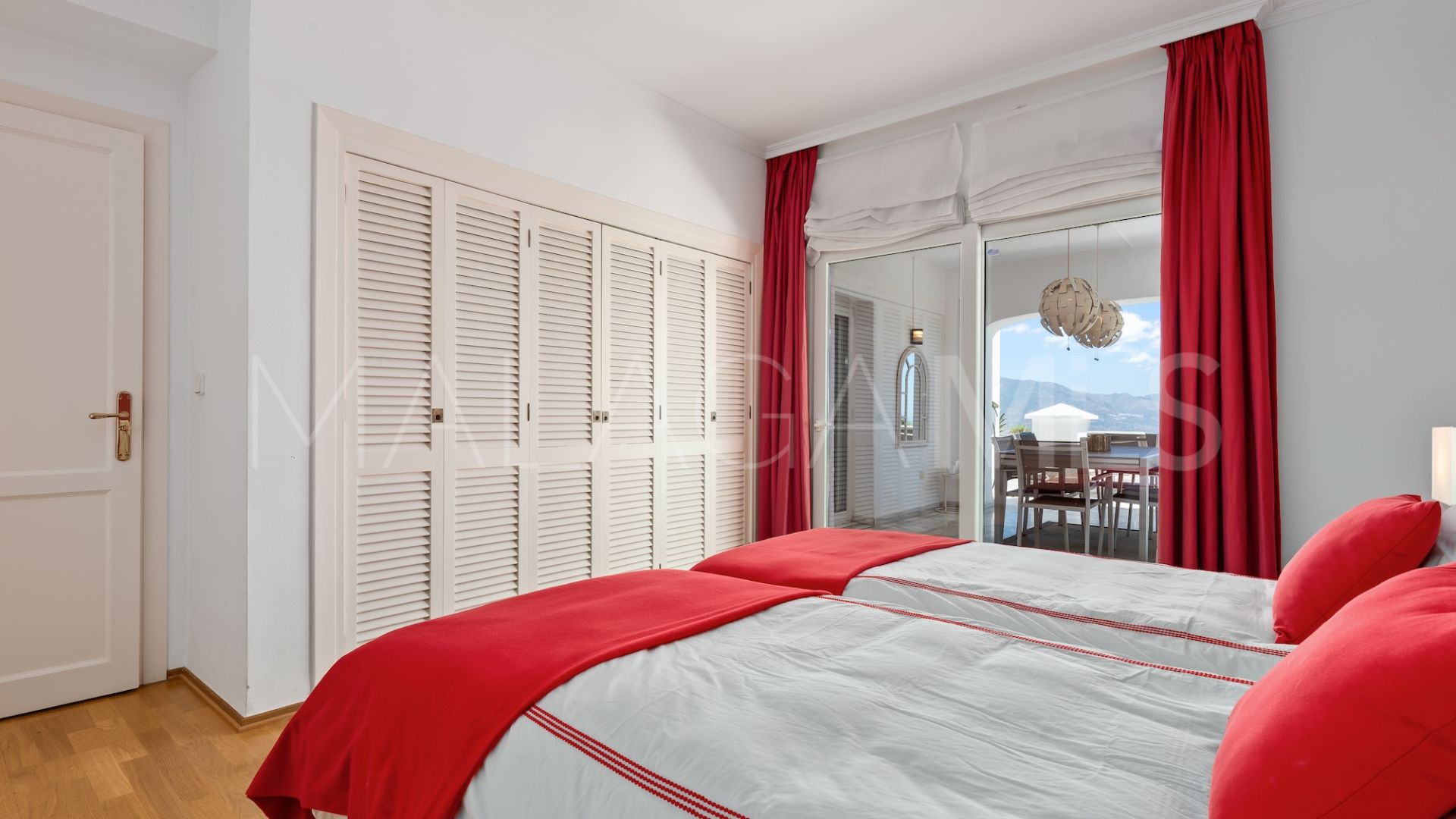 2 bedrooms La Mairena apartment for sale