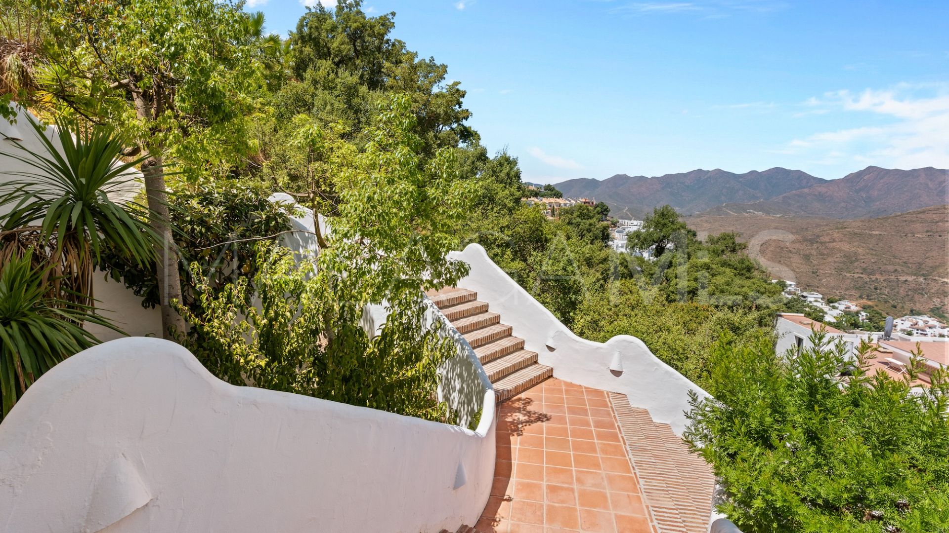 2 bedrooms La Mairena apartment for sale