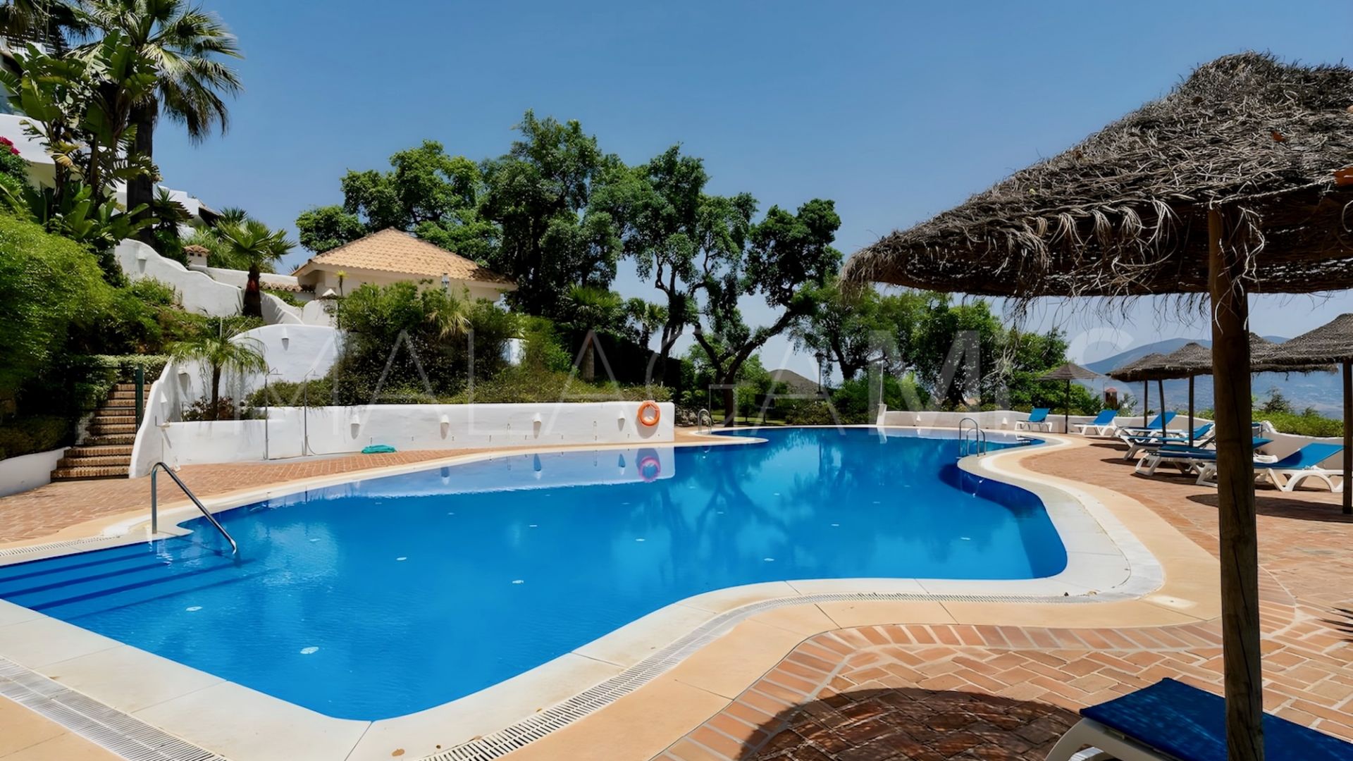 2 bedrooms La Mairena apartment for sale