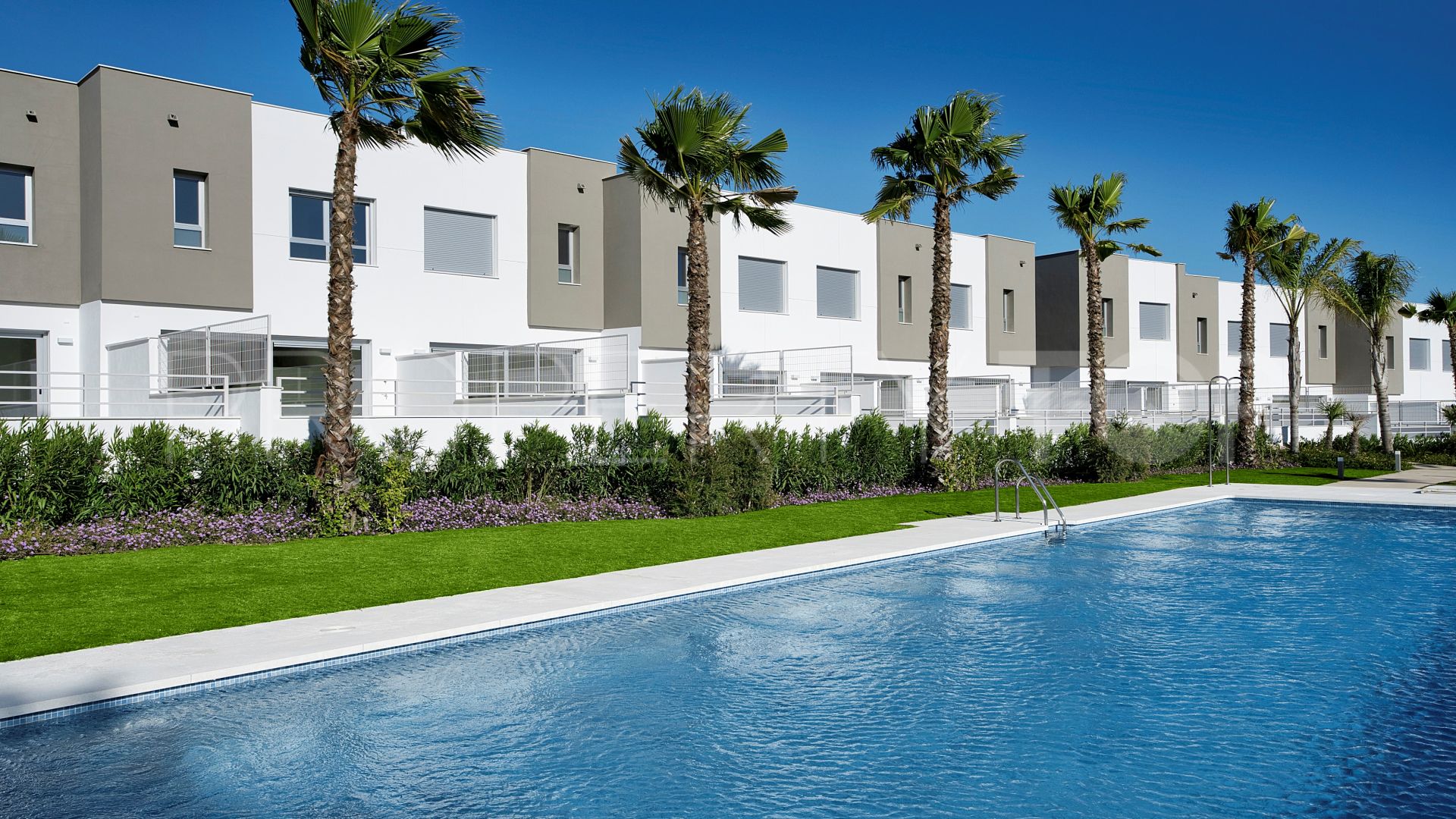 For sale town house in Estepona