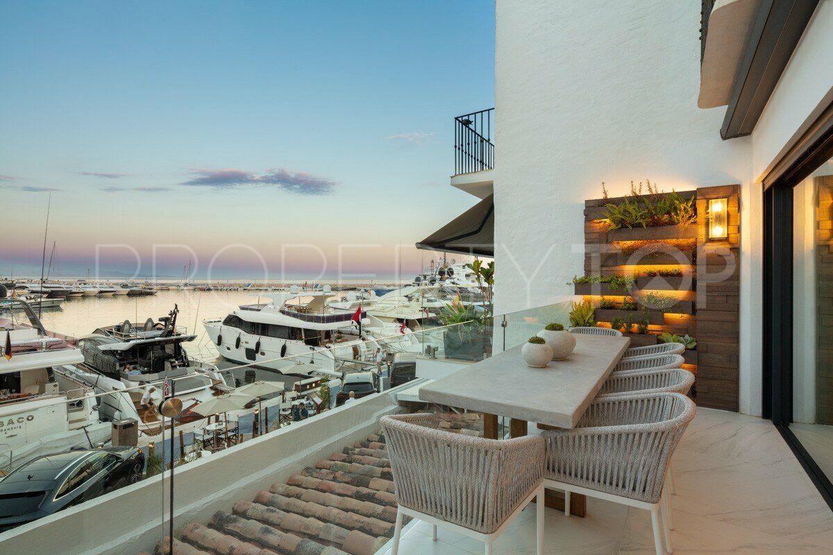 Apartamento a la venta de 3 dormitorios en Marbella - Puerto Banus