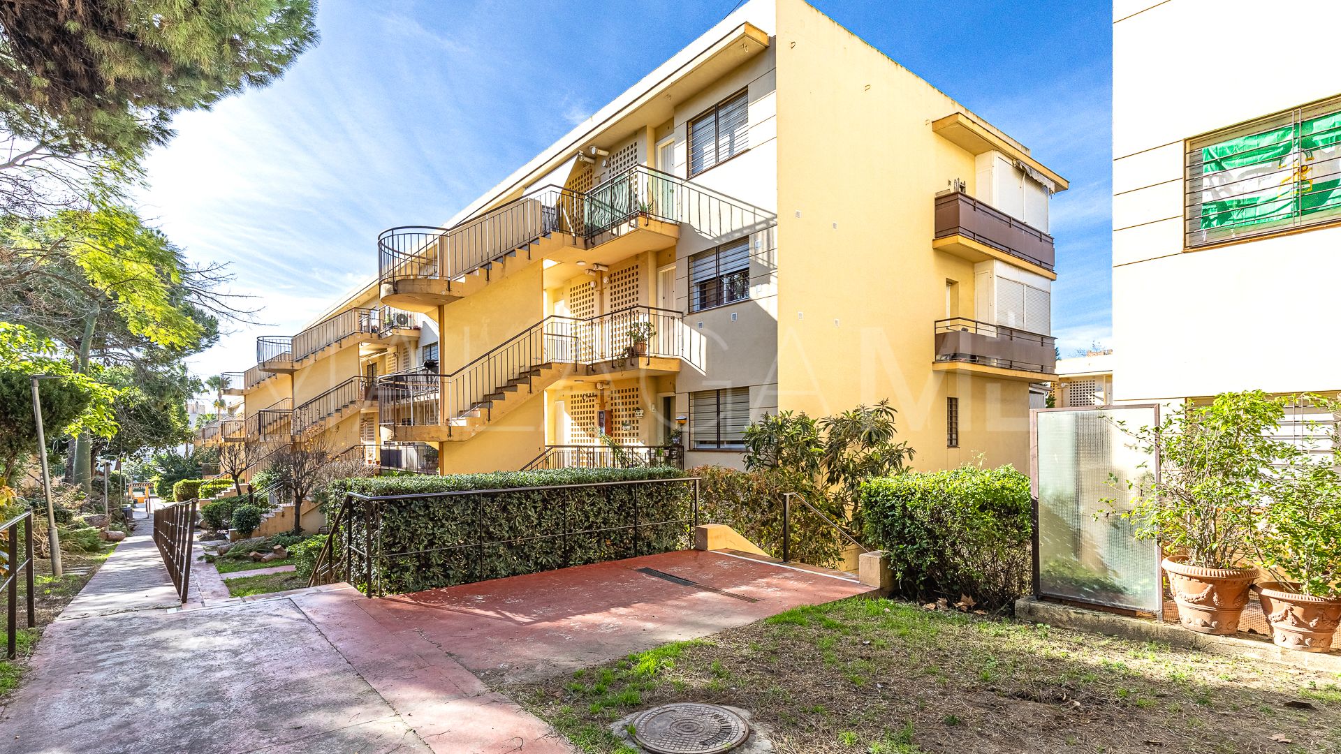 Ground floor apartment for sale in Marbella