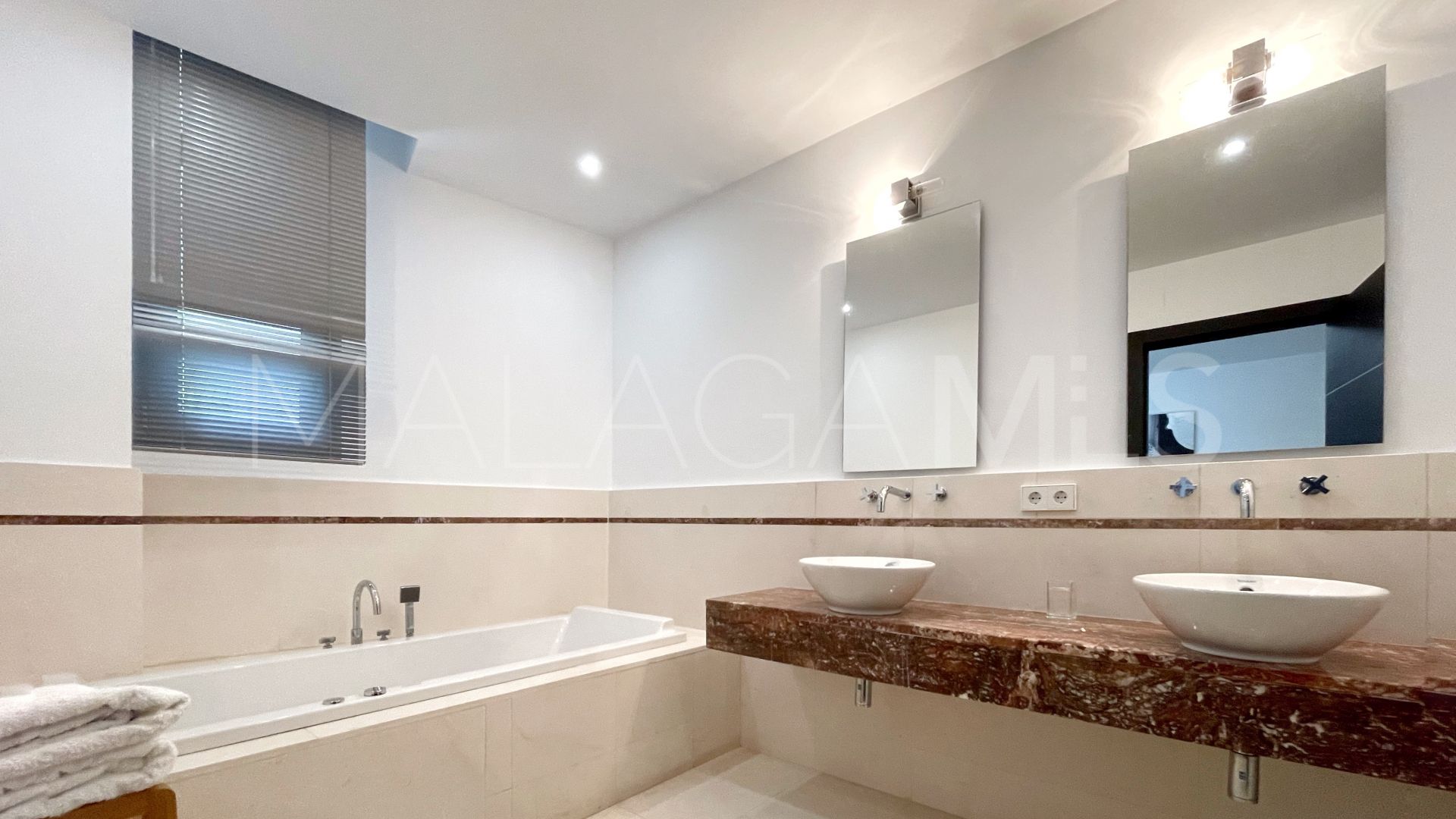 Maison jumelée for sale in Meisho Hills