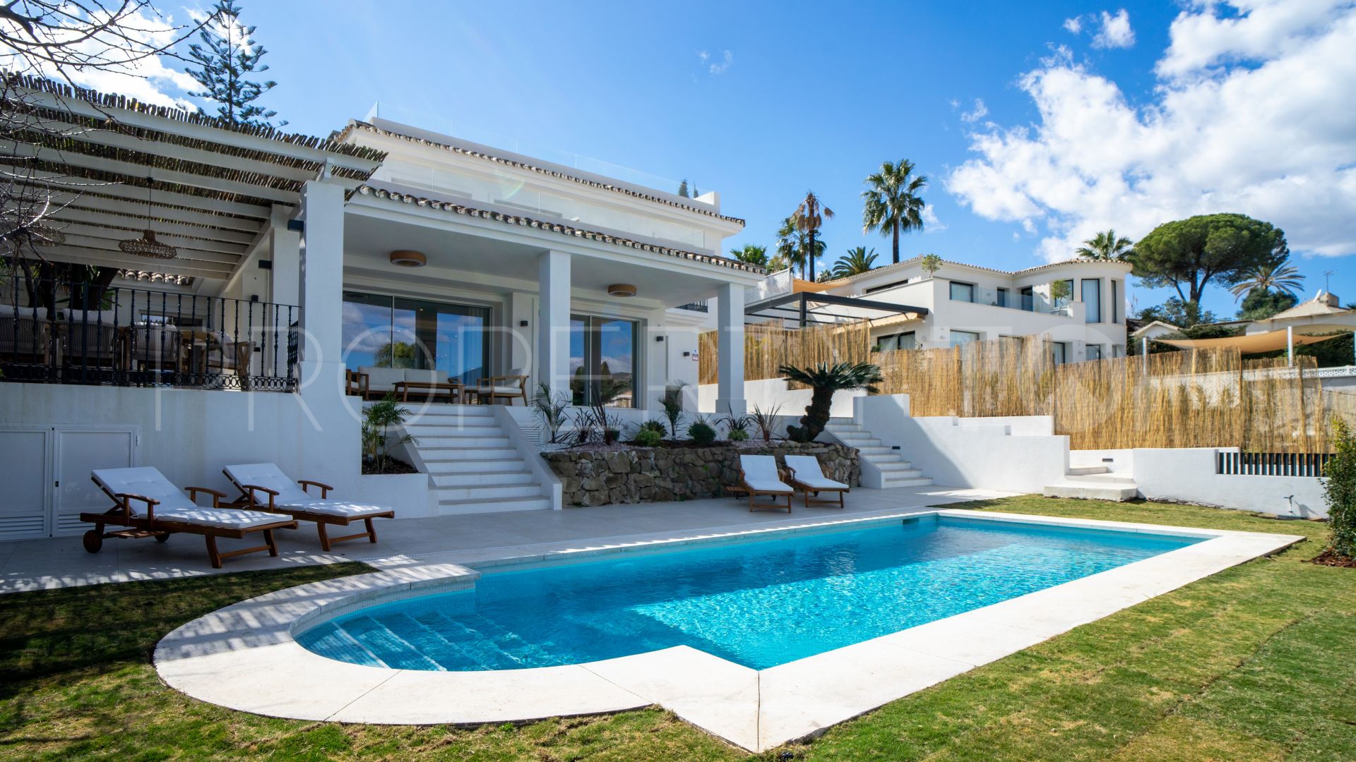 5 bedrooms villa for sale in Las Brisas