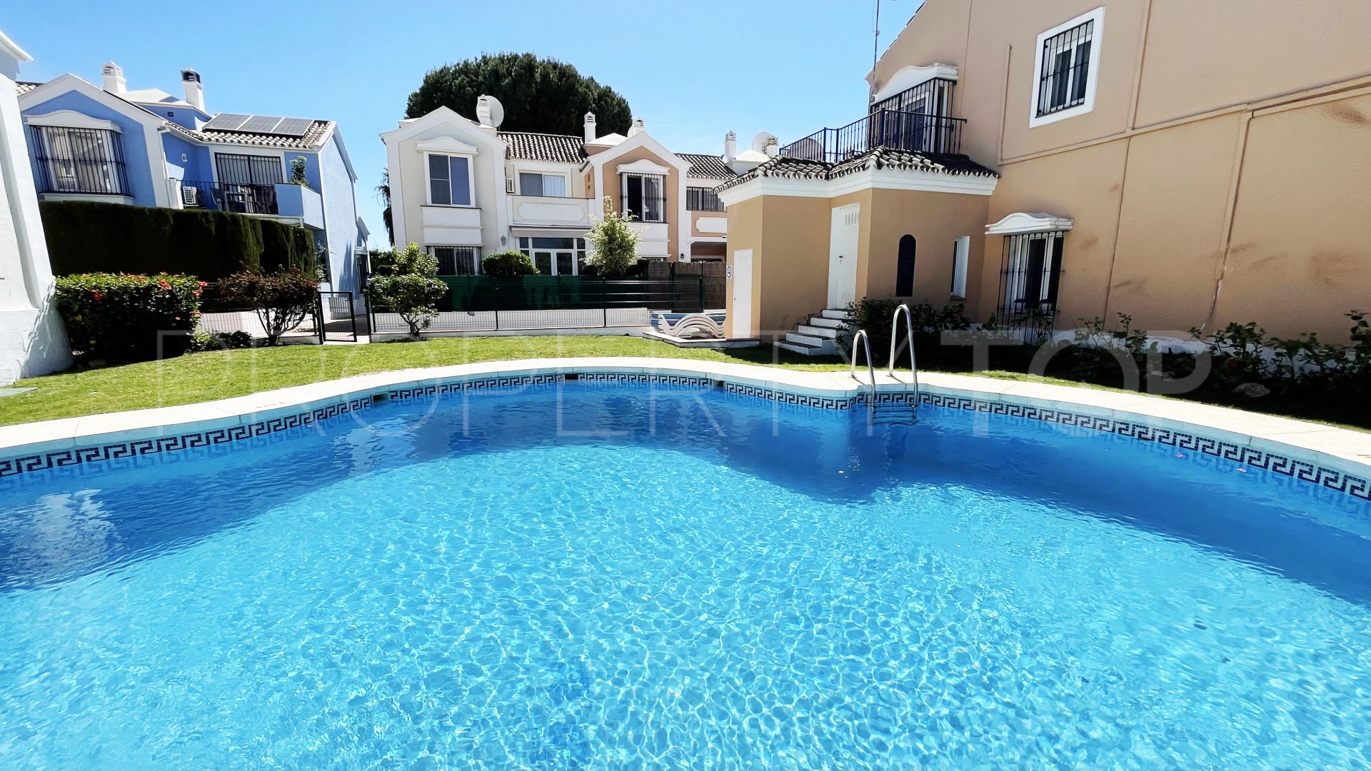For sale town house with 3 bedrooms in Altos del Rodeo