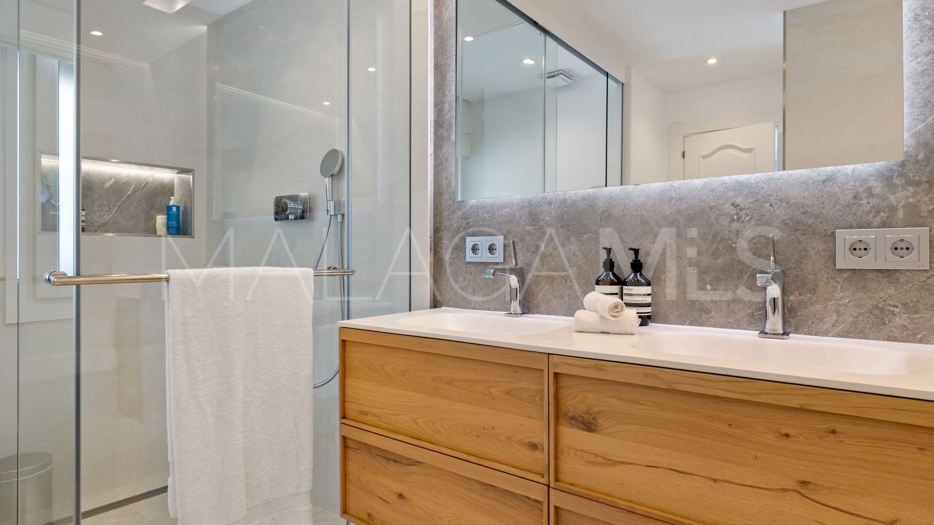 Villa for sale in Marbella - Puerto Banus
