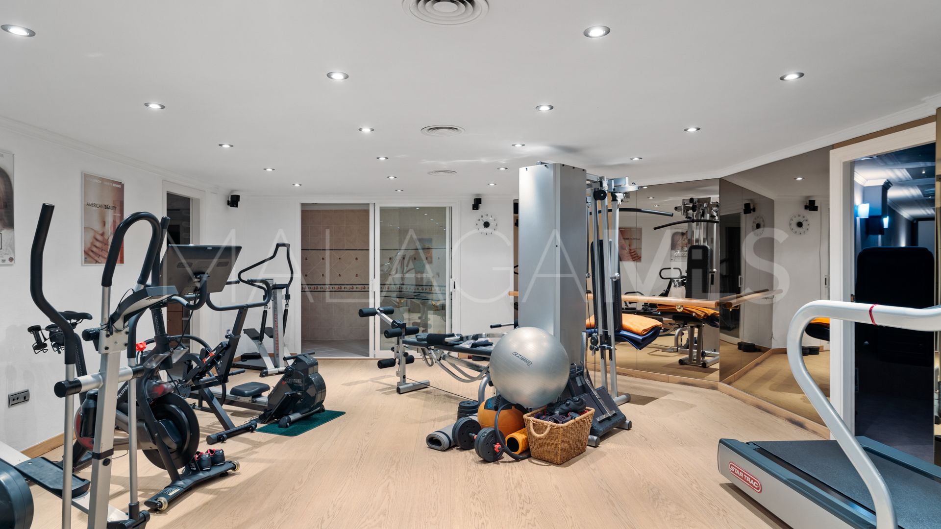 Villa for sale in Marbella - Puerto Banus