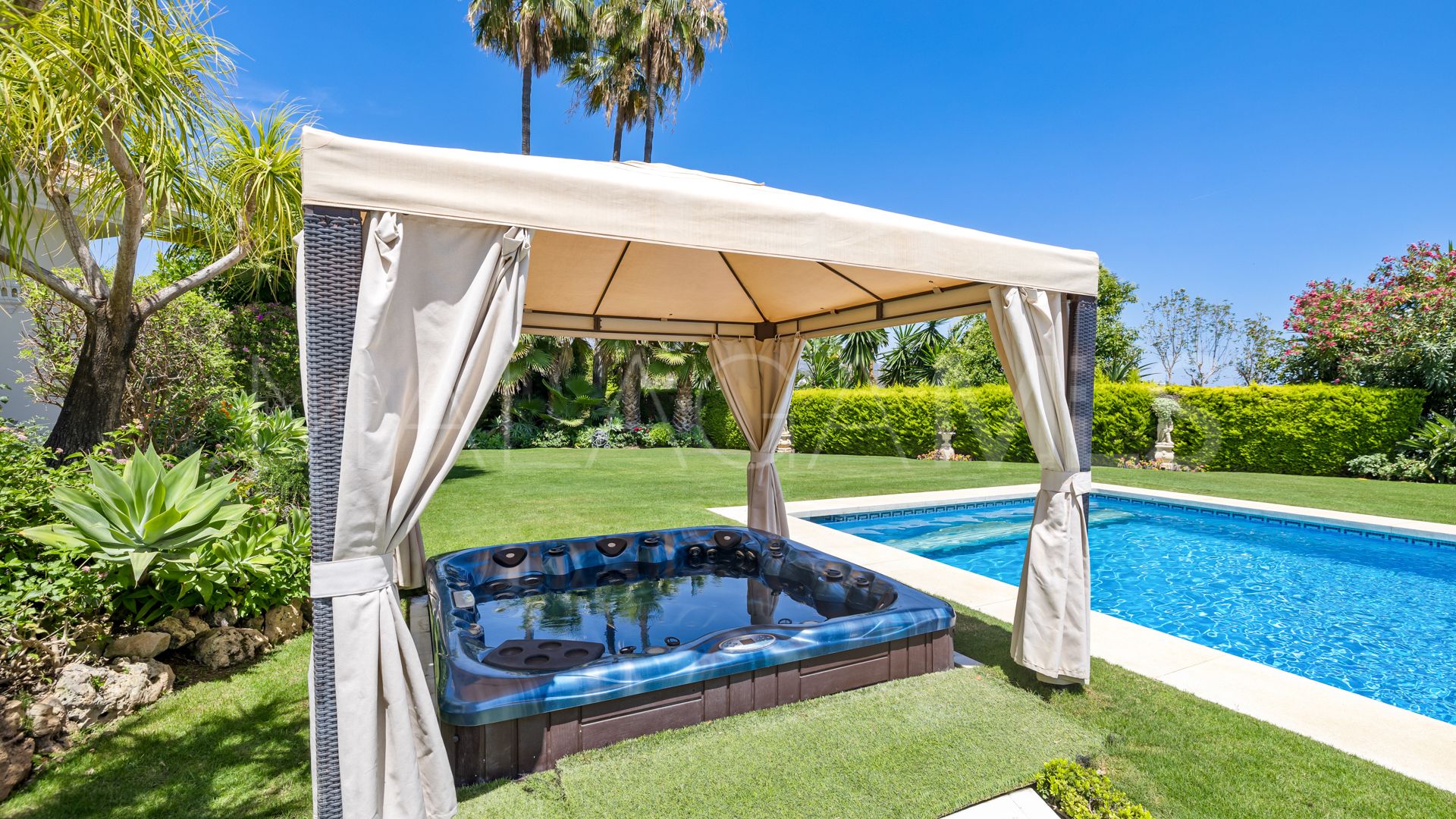 Villa for sale in Marbella - Puerto Banus