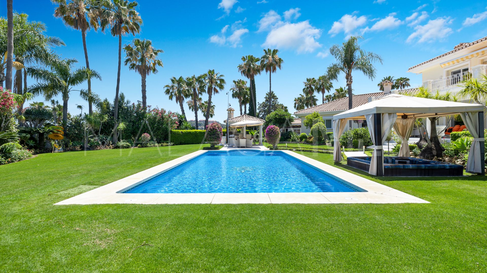 Villa for sale in Marbella - Puerto Banus