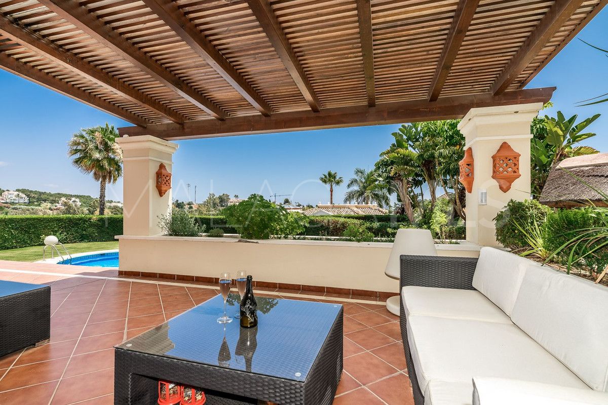 Villa for sale in Nueva Andalucia