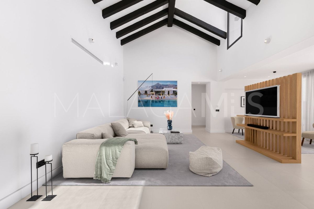 5 bedrooms villa for sale in Nueva Andalucia