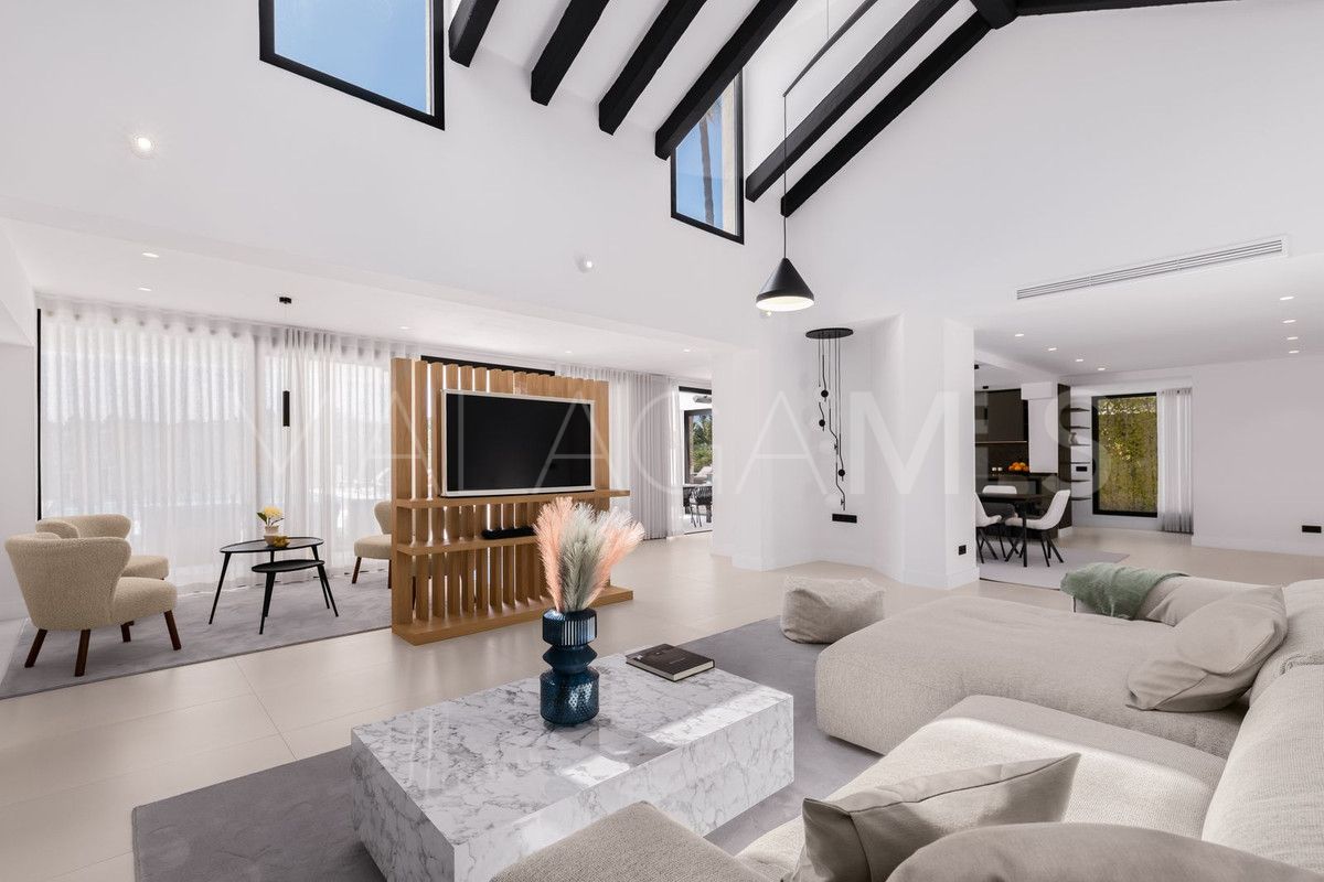 5 bedrooms villa for sale in Nueva Andalucia