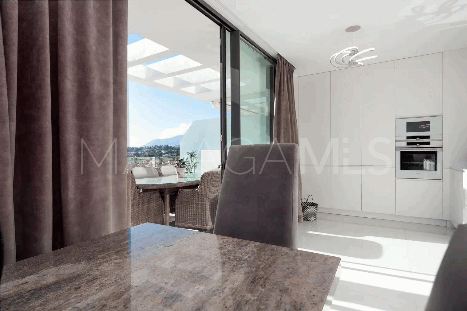 Appartement terrasse for sale in Estepona Est