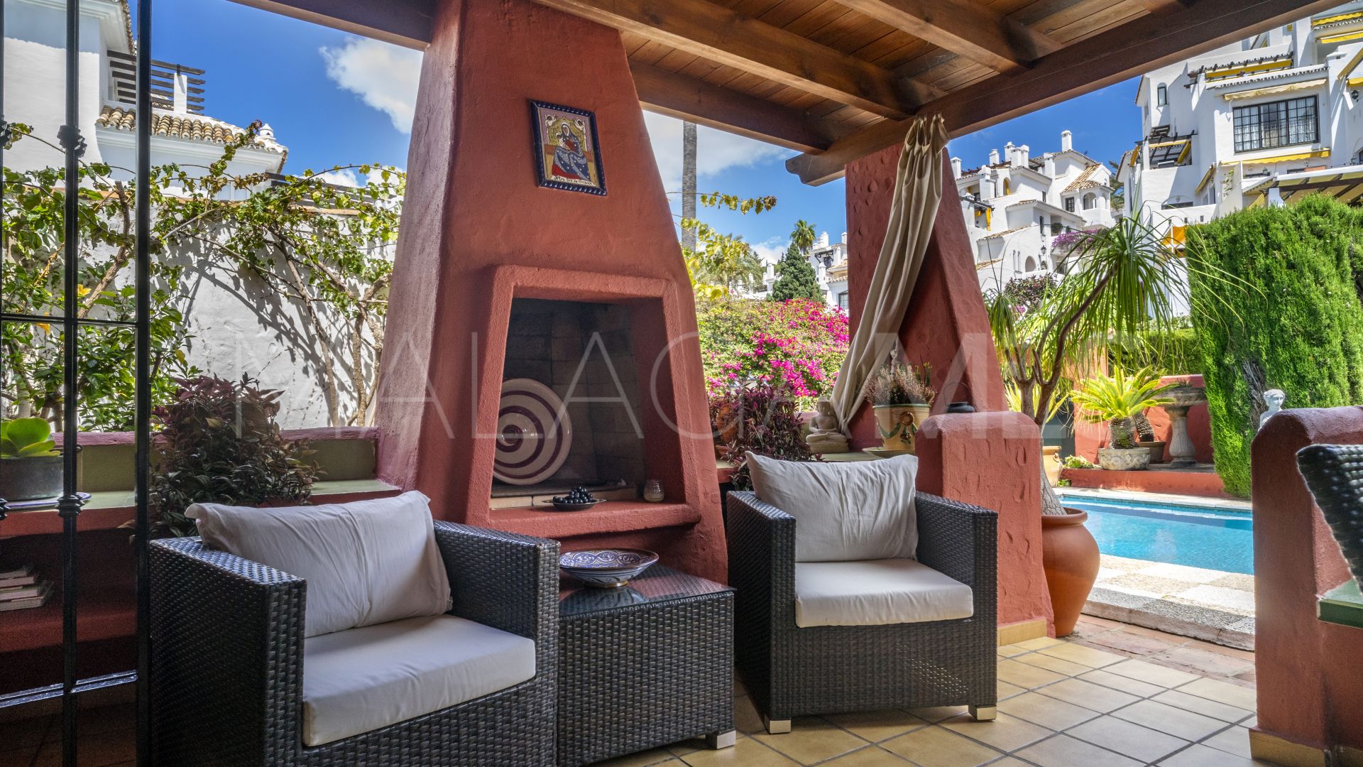 For sale villa in Nueva Andalucia