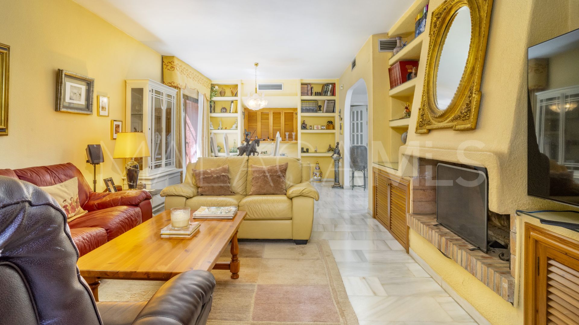 For sale villa in Nueva Andalucia