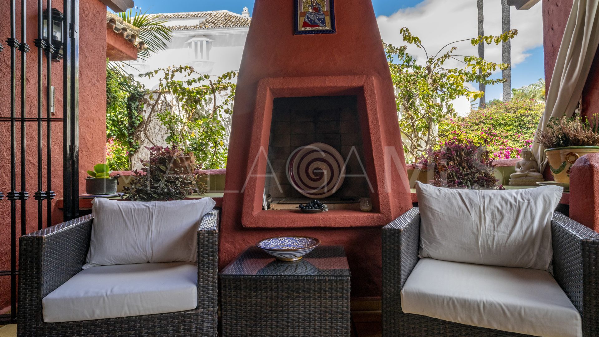 For sale villa in Nueva Andalucia