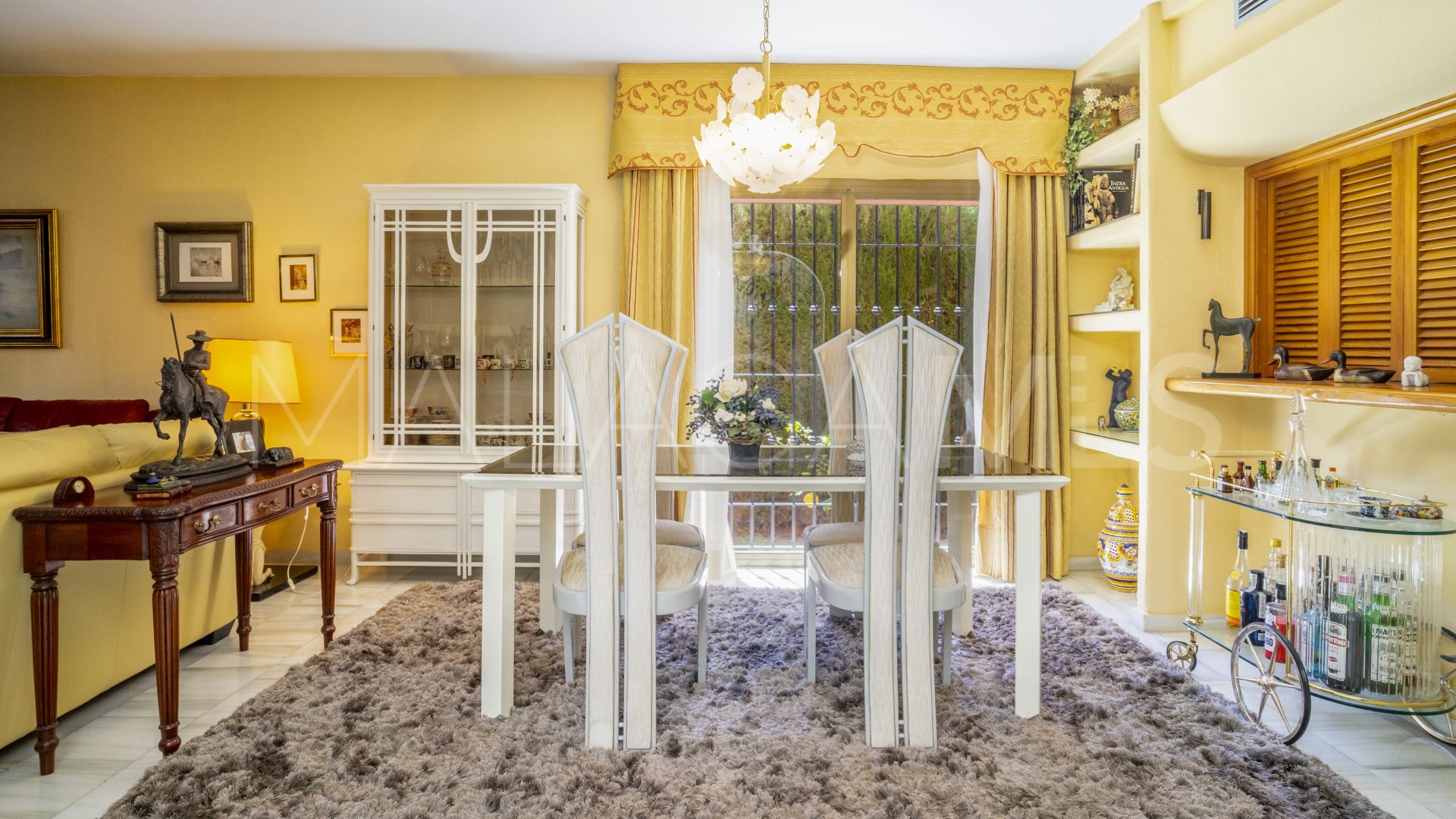 For sale villa in Nueva Andalucia