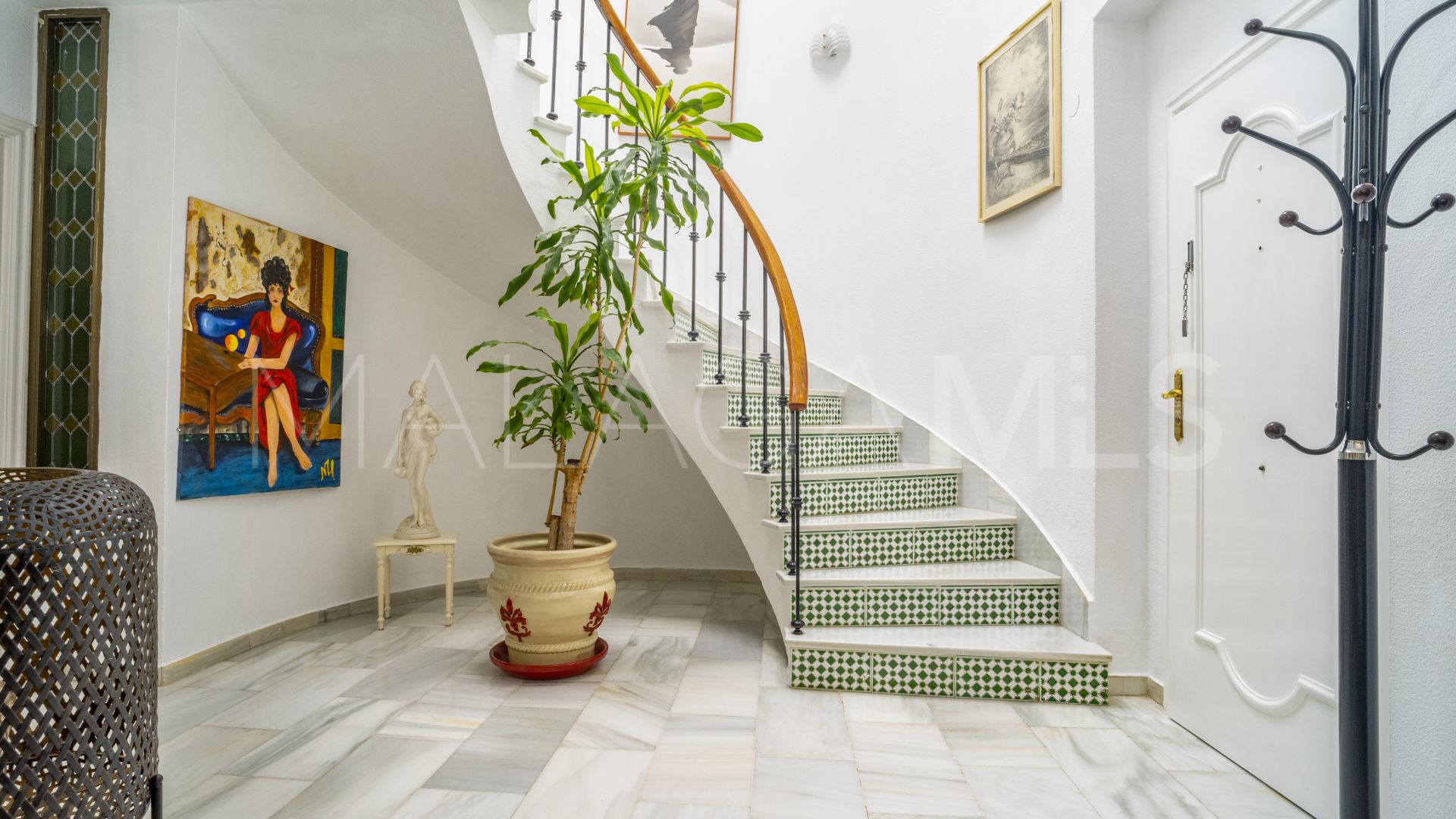 For sale villa in Nueva Andalucia