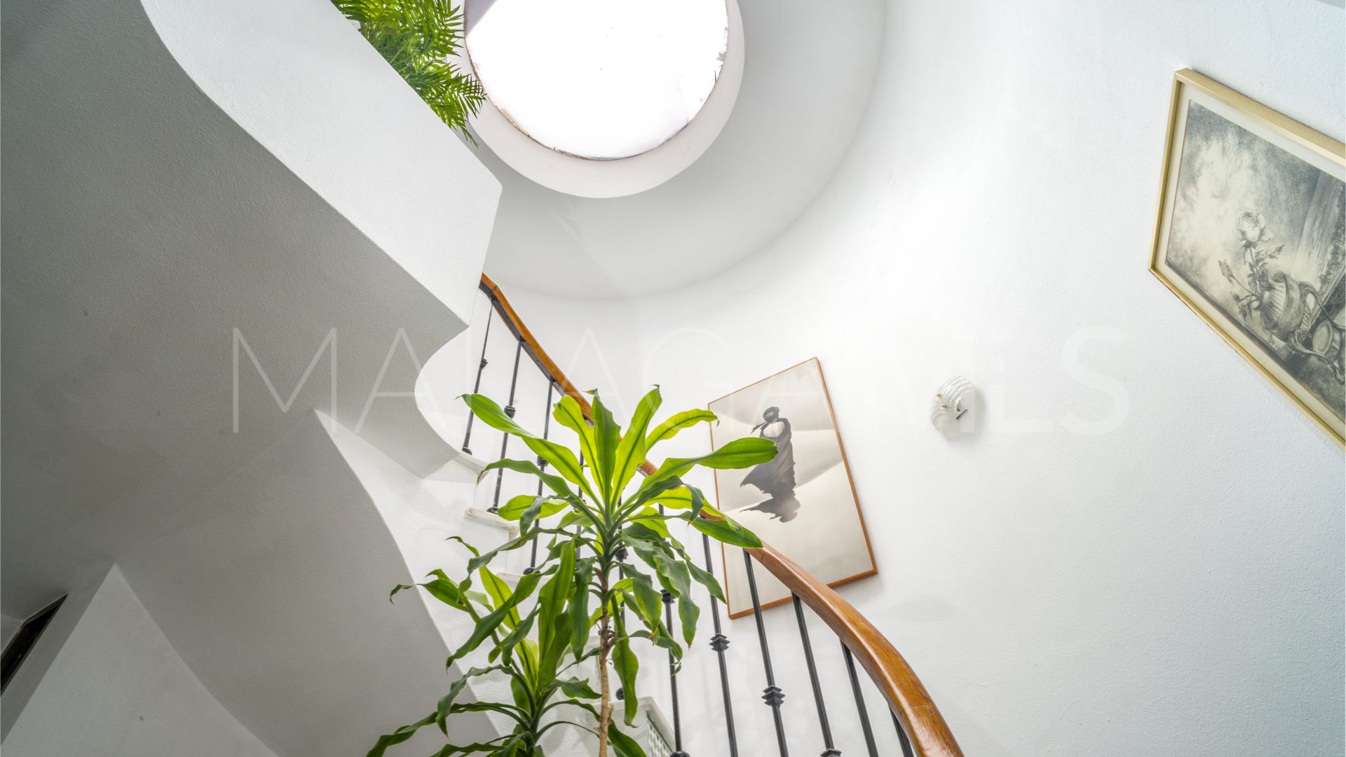 For sale villa in Nueva Andalucia