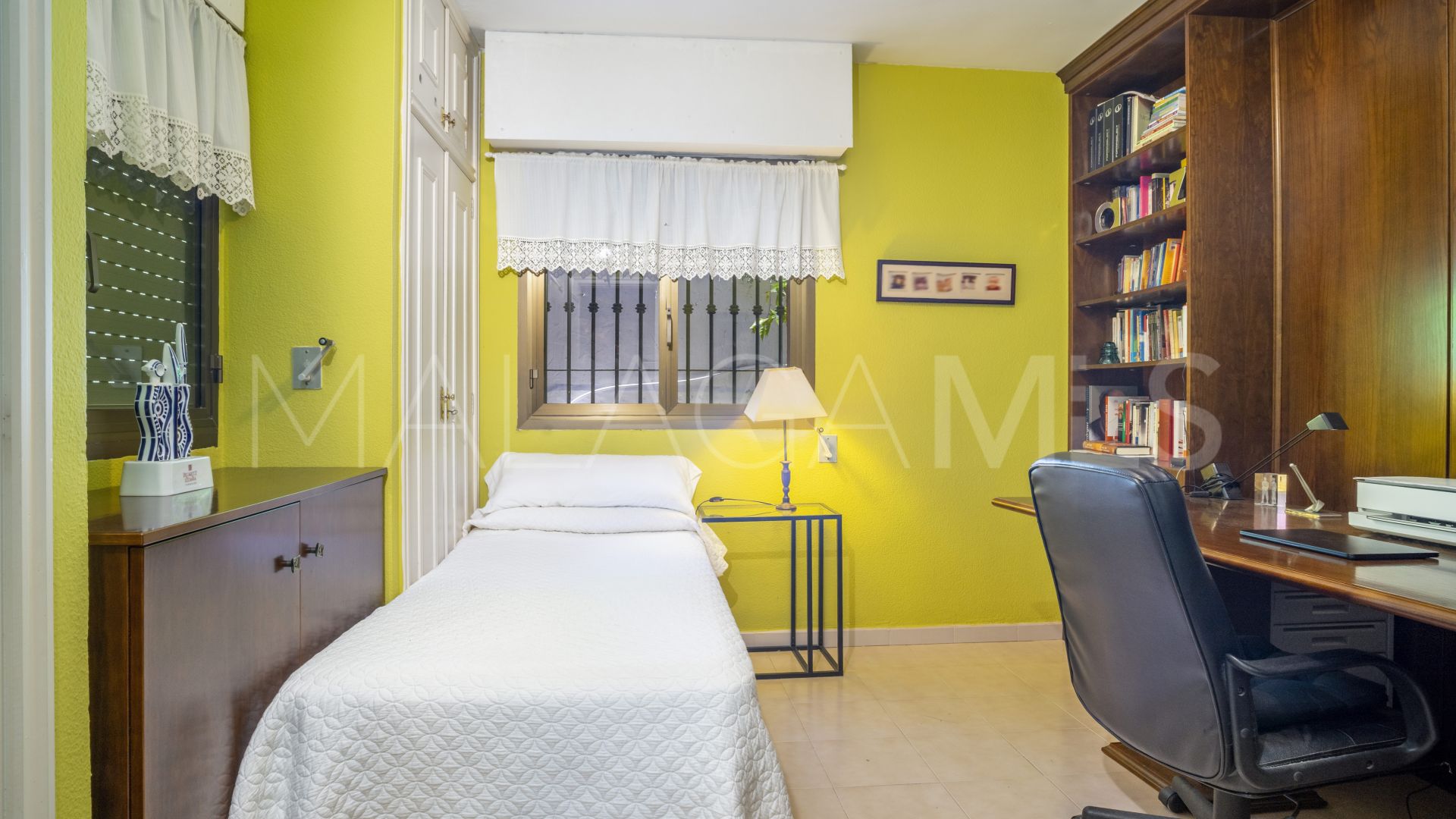 For sale villa in Nueva Andalucia