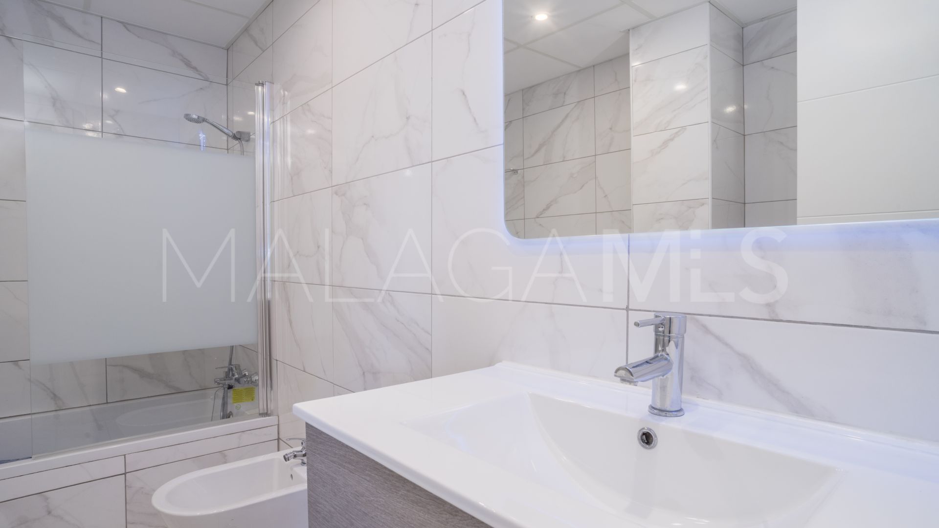 Apartamento planta baja de 2 bedrooms a la venta in Nueva Andalucia
