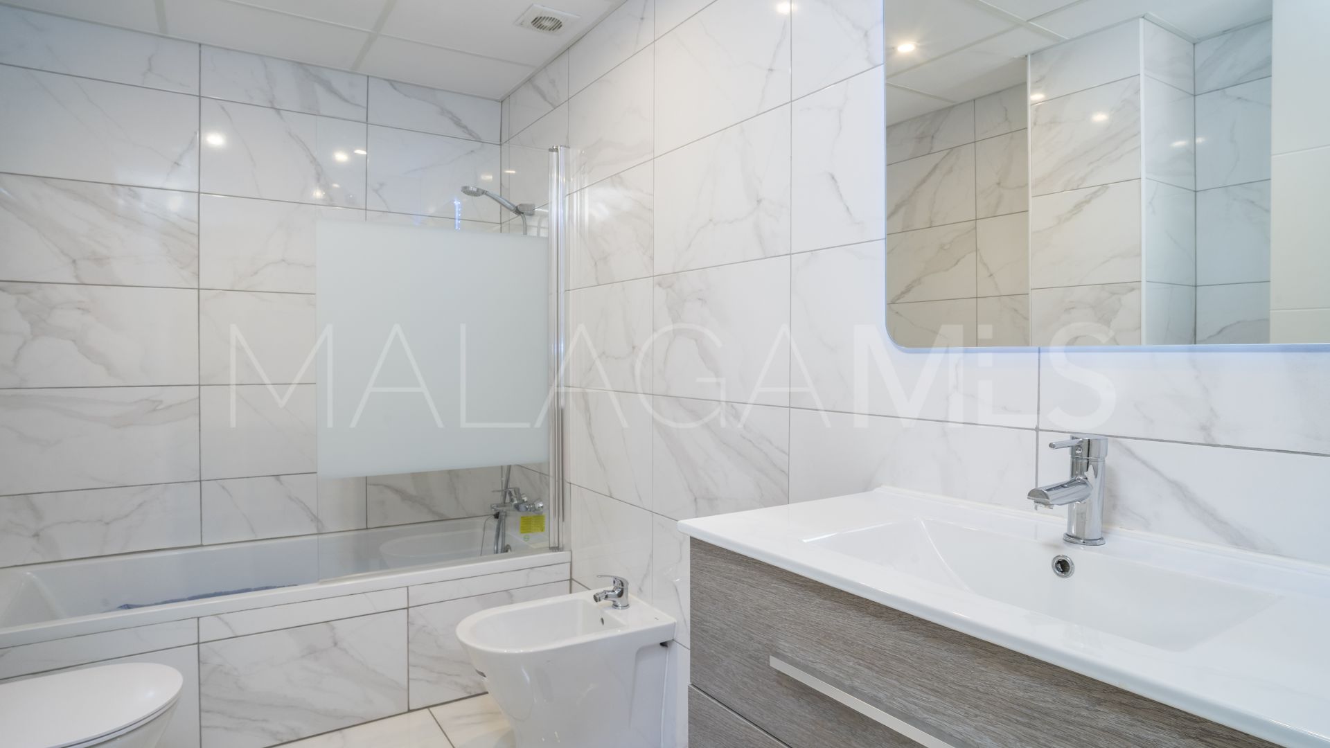 Apartamento planta baja de 2 bedrooms a la venta in Nueva Andalucia