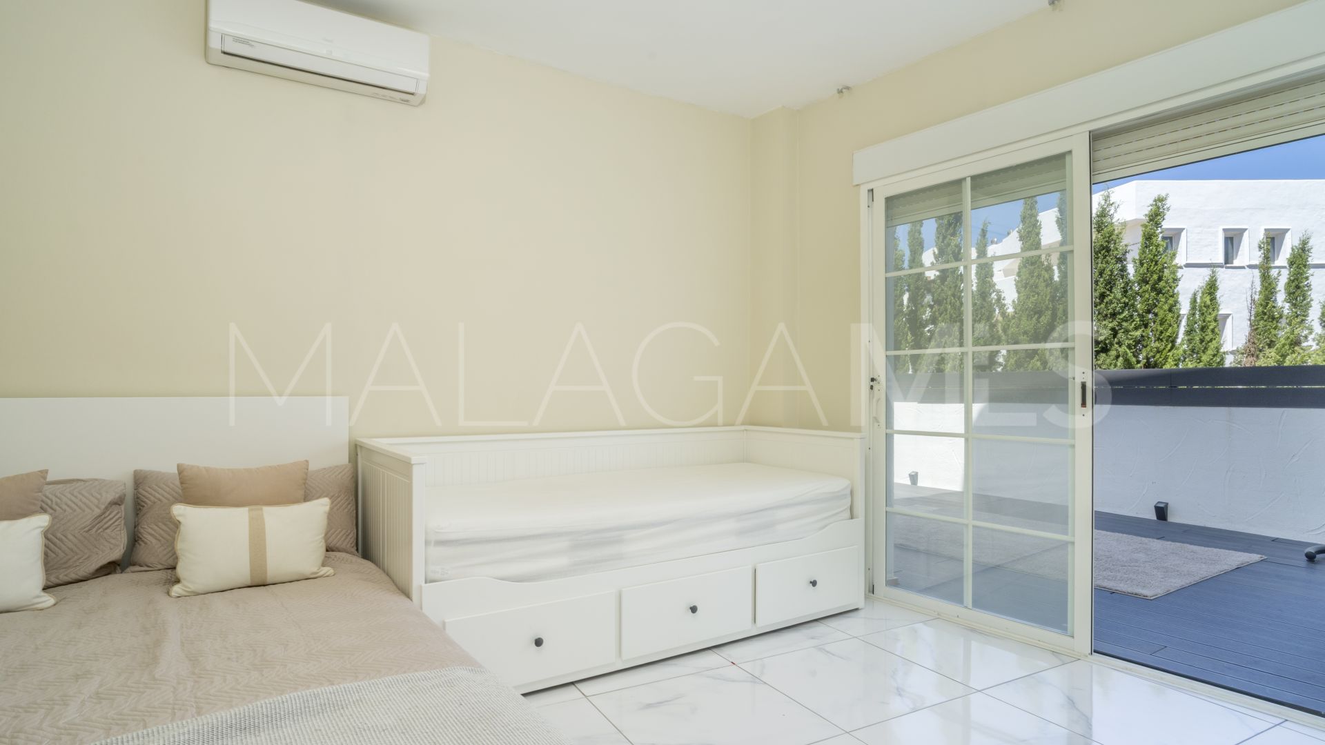 Apartamento planta baja de 2 bedrooms a la venta in Nueva Andalucia