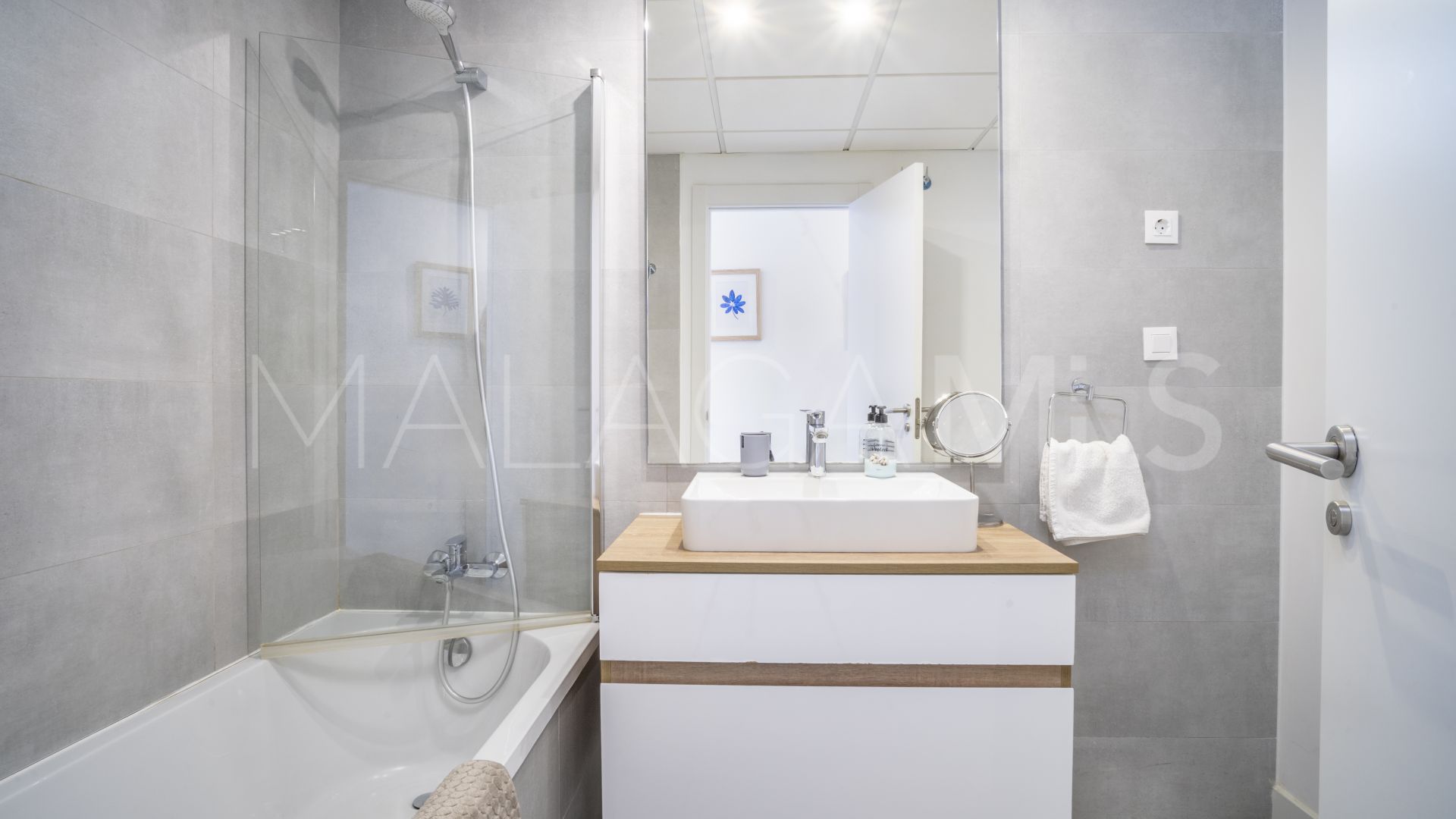 Apartamento for sale in Estepona Este with 3 bedrooms