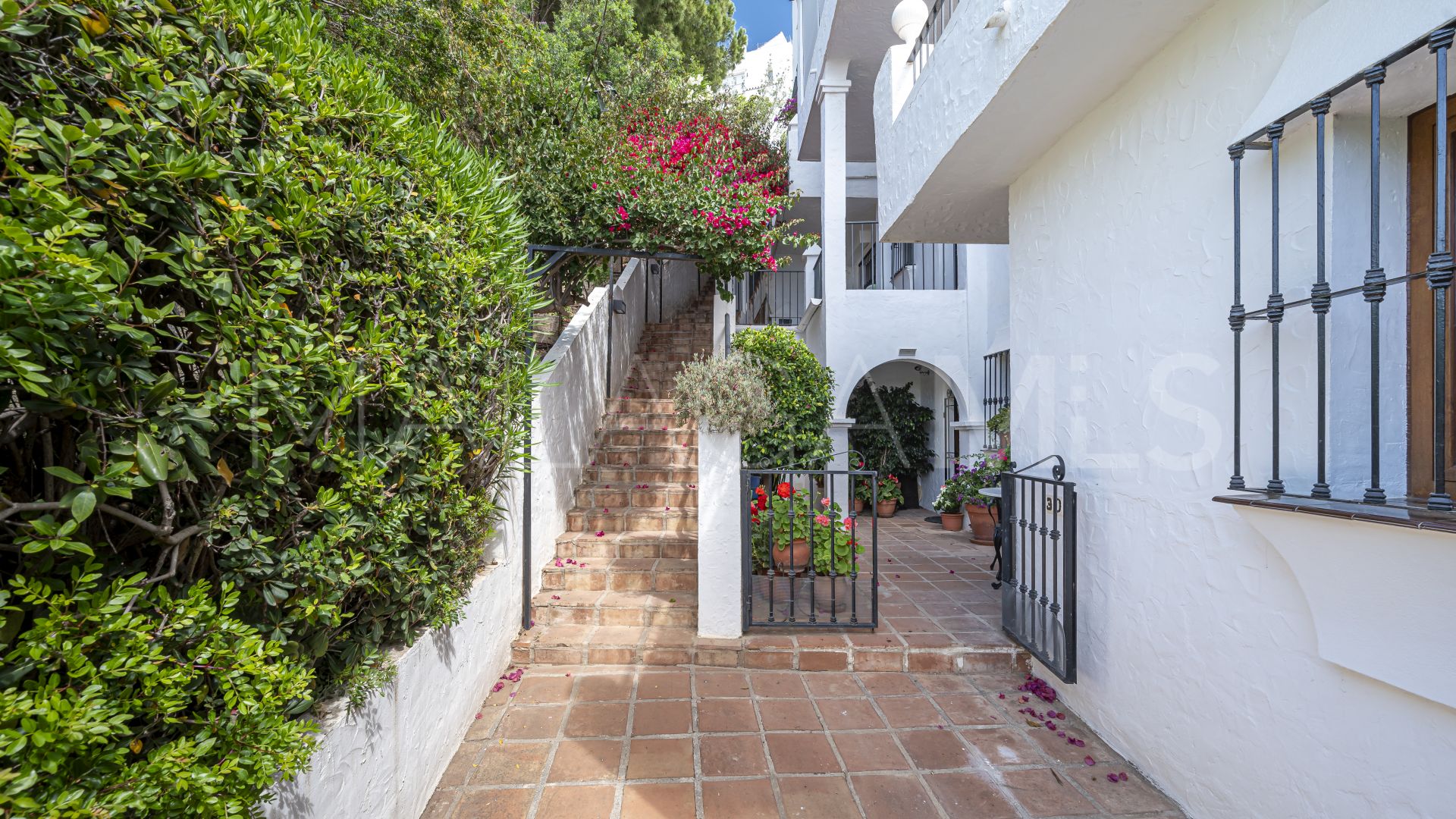 Apartamento a la venta in Las Colinas de Marbella