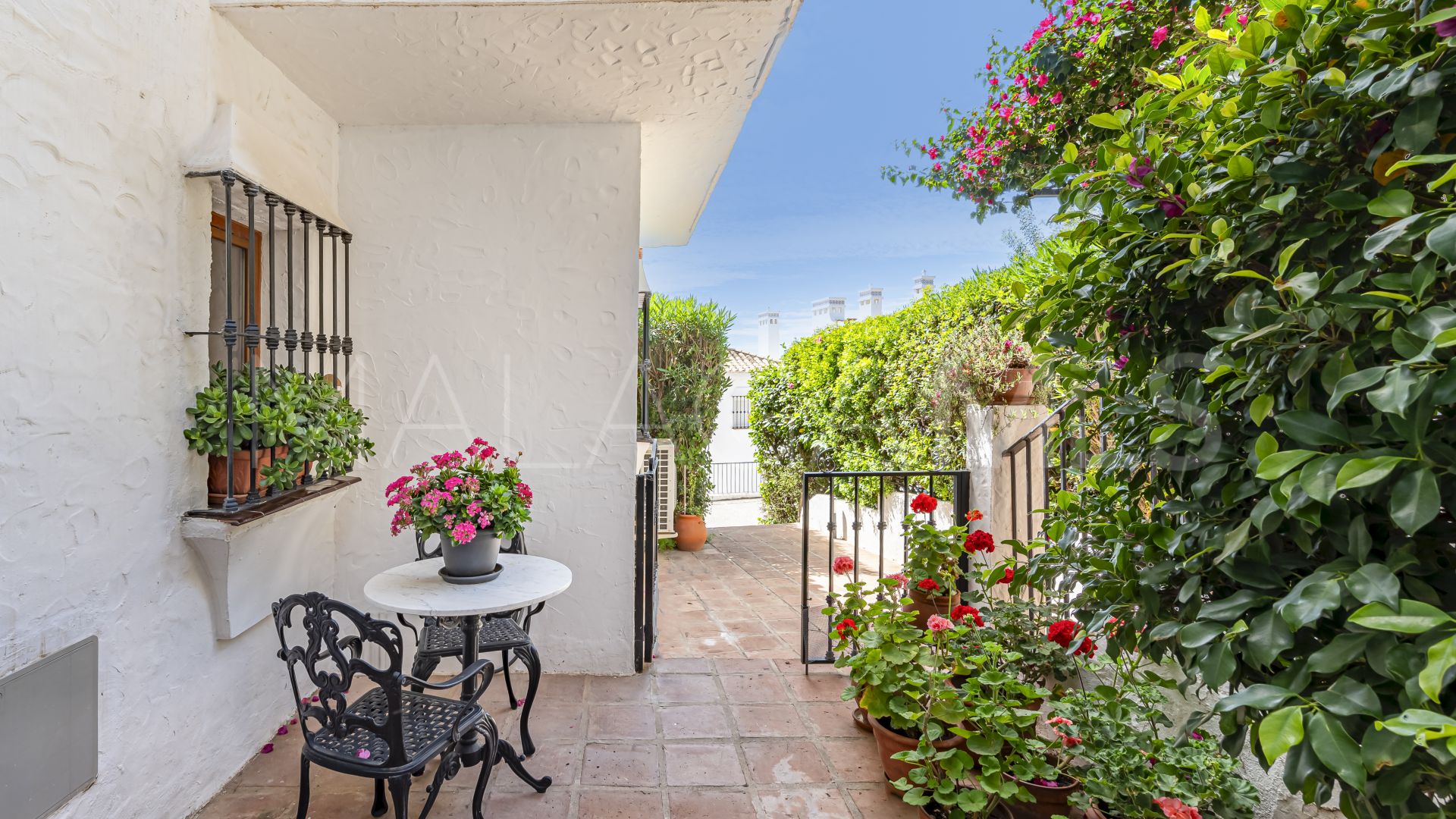 Apartamento a la venta in Las Colinas de Marbella