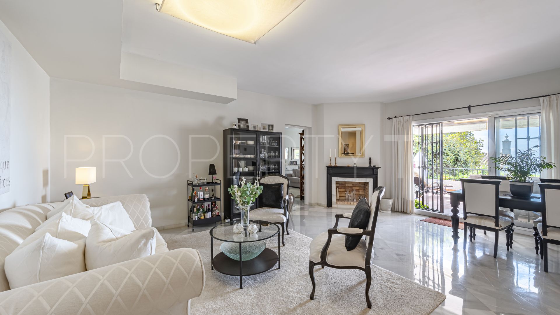 Apartamento planta baja a la venta en Las Colinas de Marbella