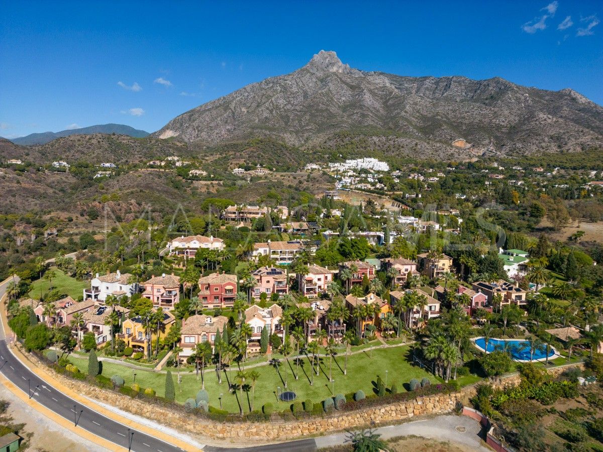 For sale 5 bedrooms town house in Marbella Golden Mile