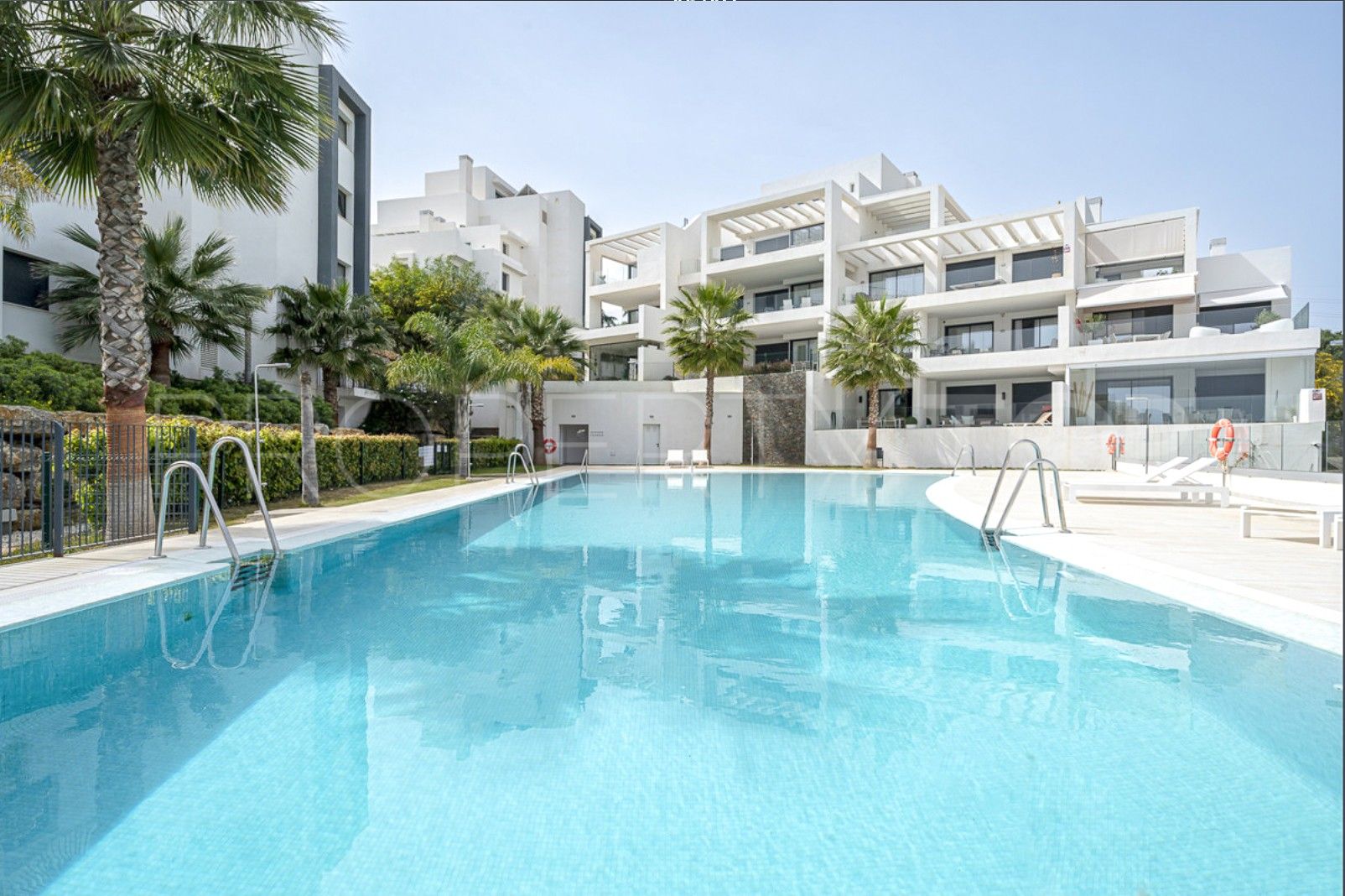 For sale apartment in Estepona Golf