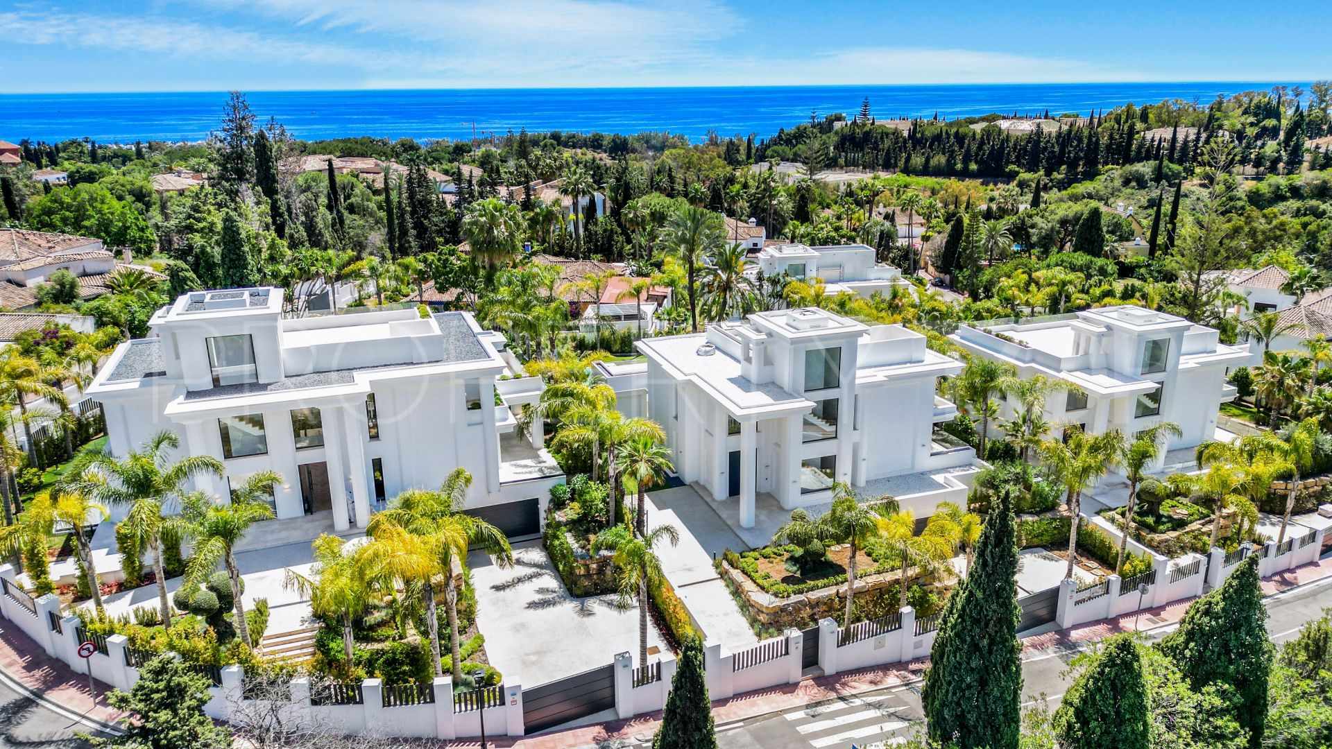 Se vende villa con 6 dormitorios en Las Lomas del Marbella Club