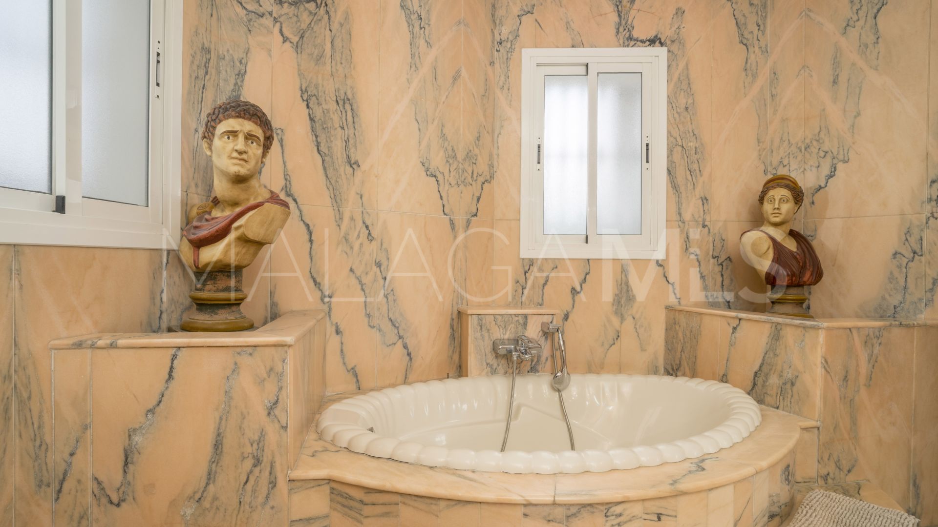 Parhus for sale in San Pedro de Alcantara