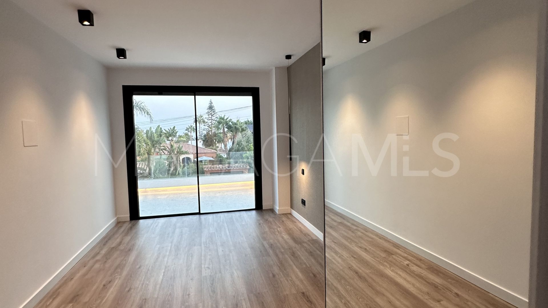 Estepona Este, villa for sale