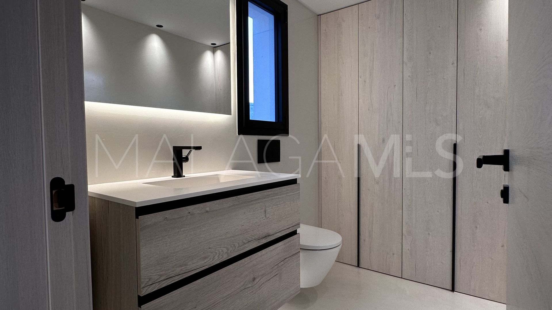 Estepona Este, villa for sale