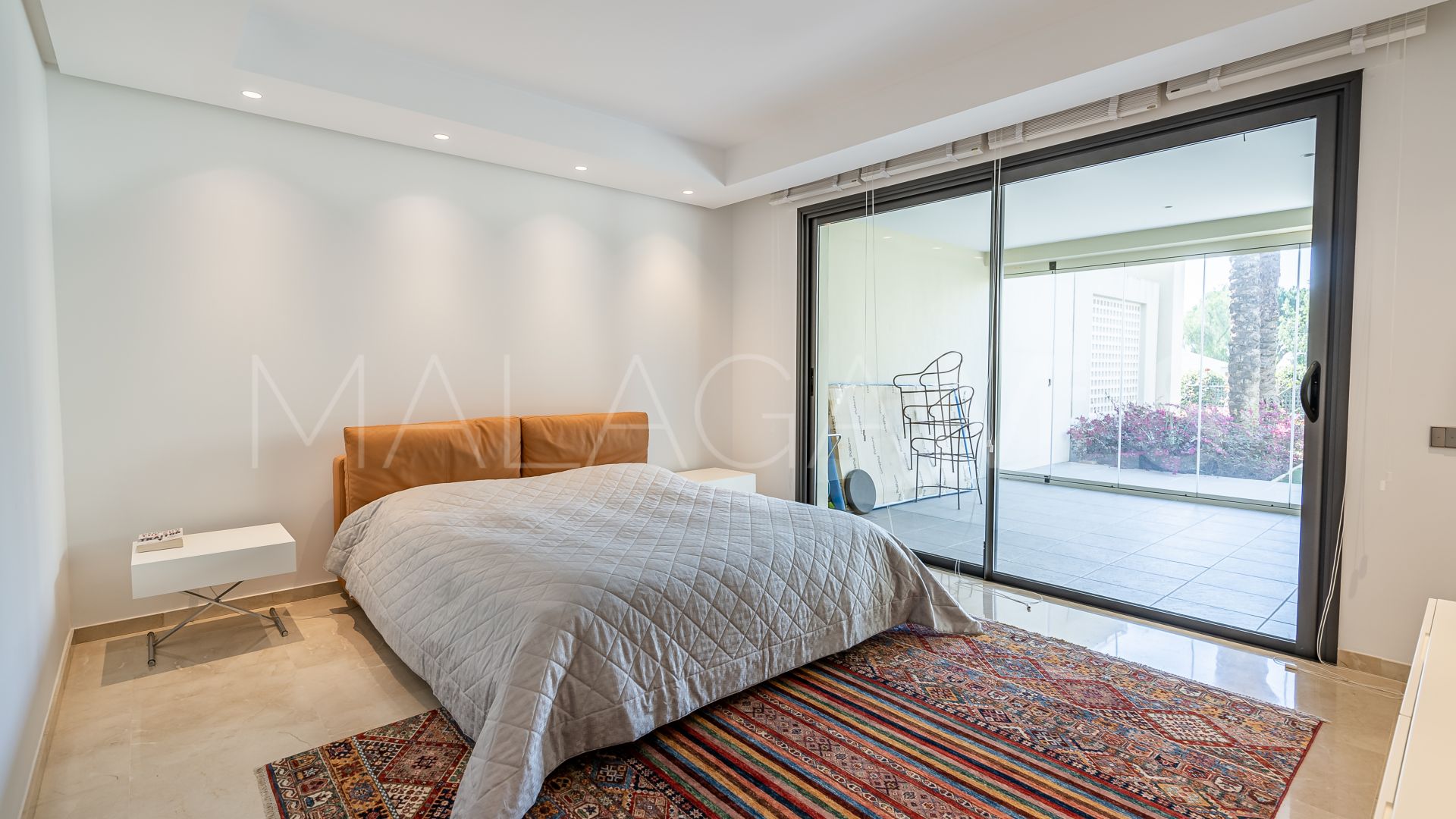 Se vende apartamento planta baja in Sierra Blanca with 3 bedrooms