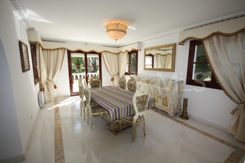 Villa for sale in La Carolina with 4 bedrooms