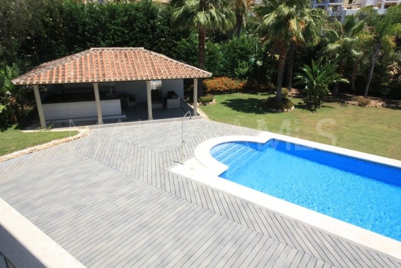 Buy villa in Los Arqueros with 6 bedrooms