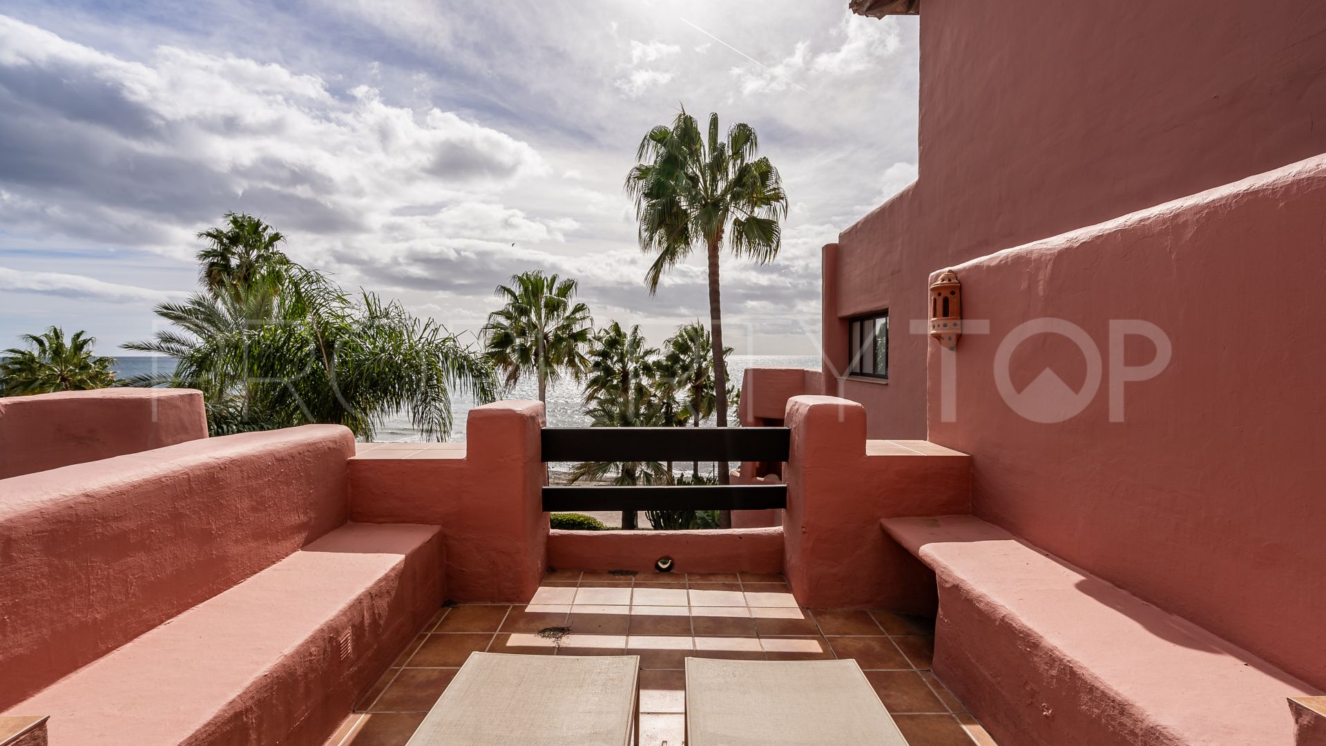 Duplex Penthouse in Menara Beach 3BR, 3BA, 199m², €2.0M