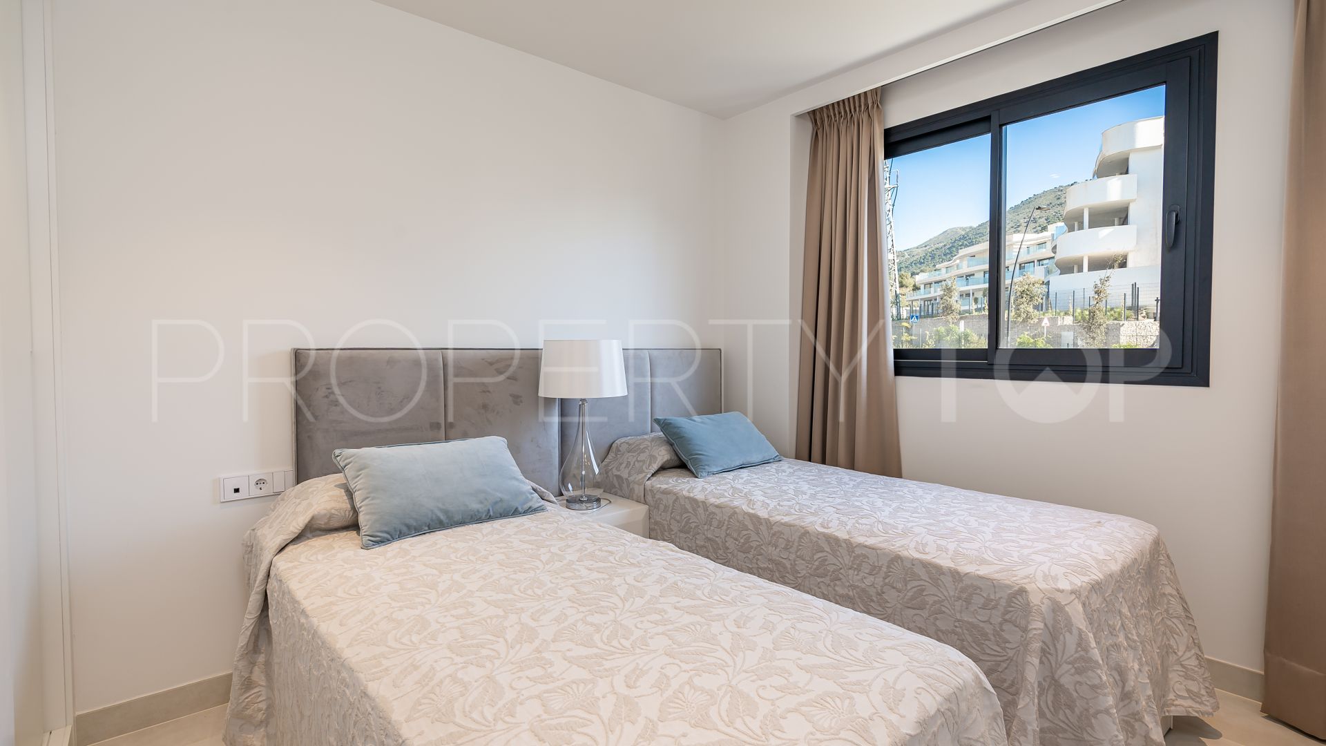 Apartamento de 3 dormitorios en venta en El Higueron