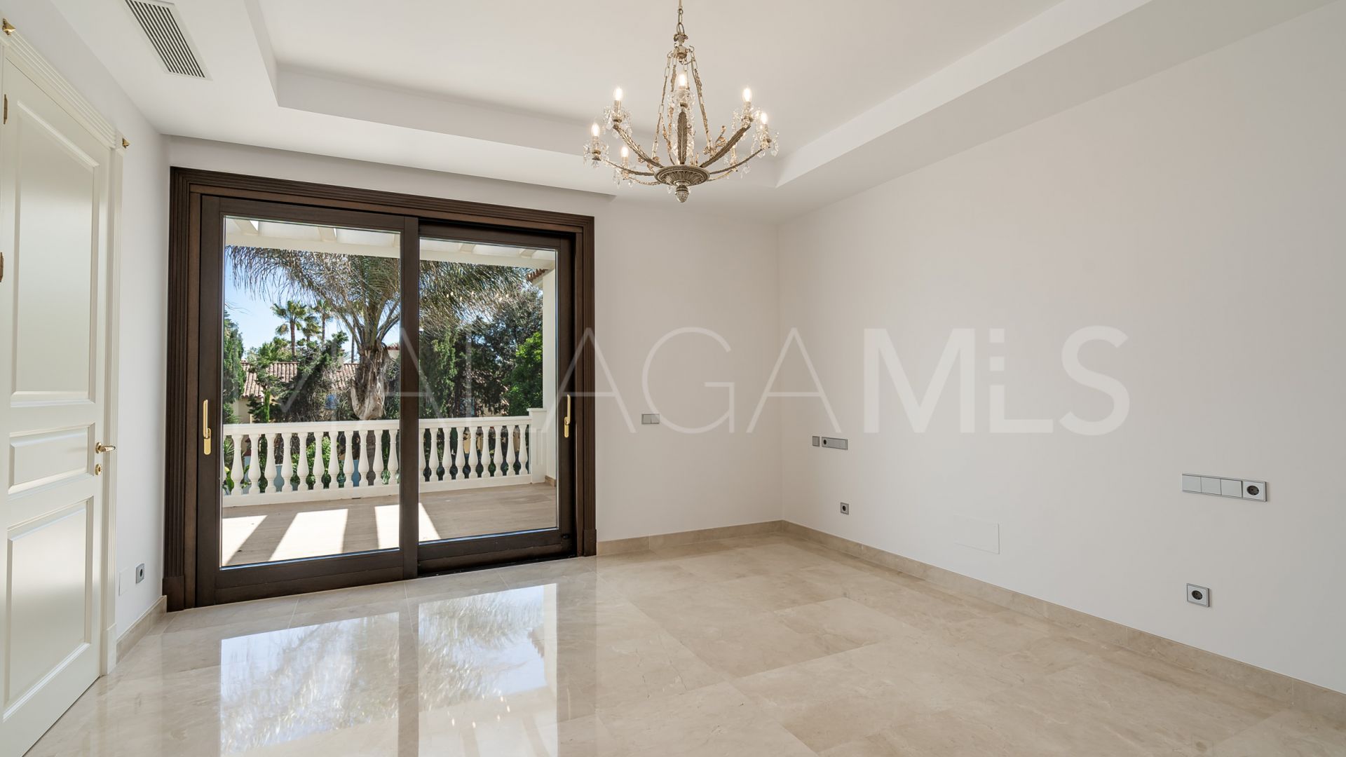 Buy Casasola 6 bedrooms villa