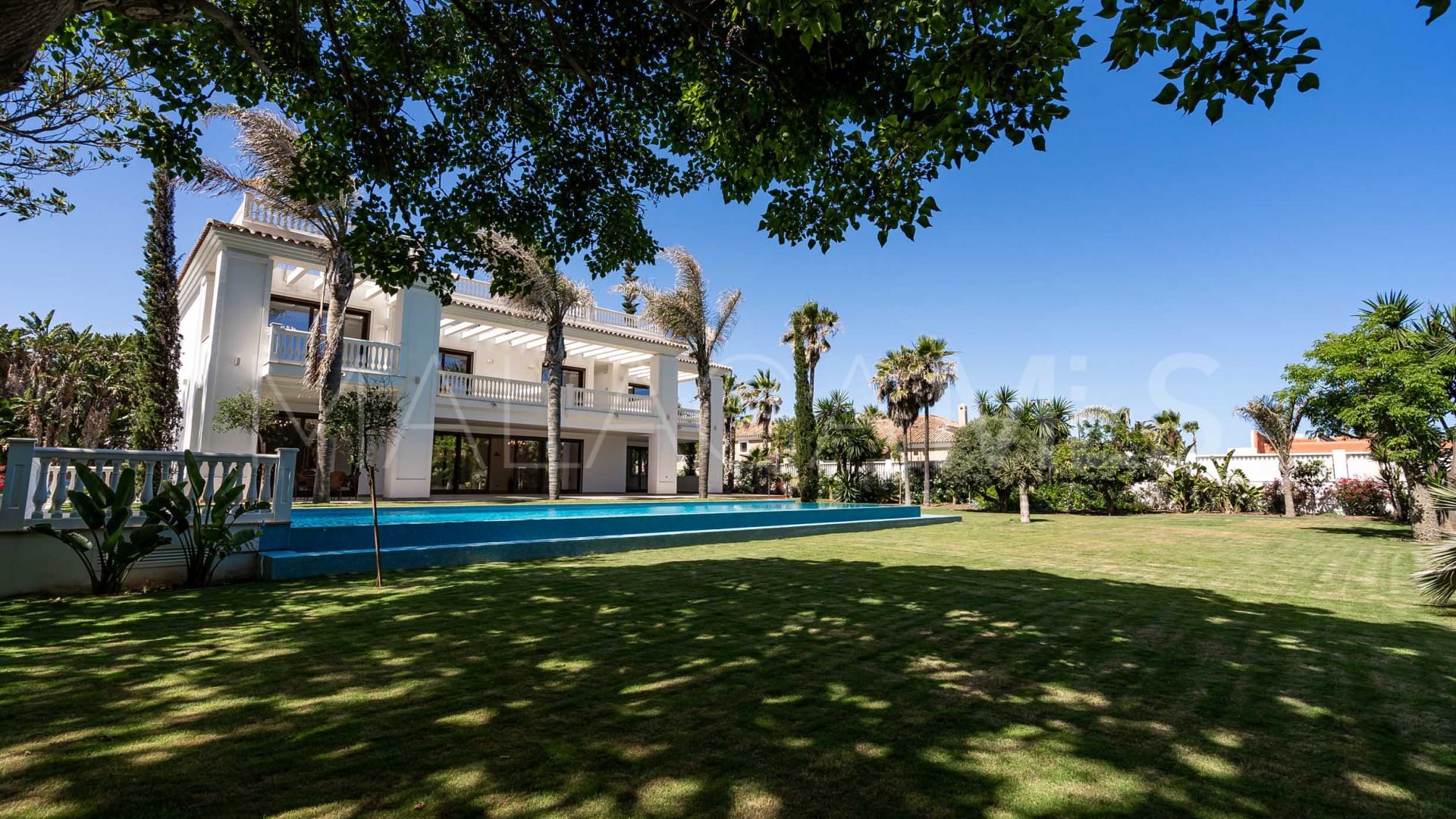 Buy Casasola 6 bedrooms villa